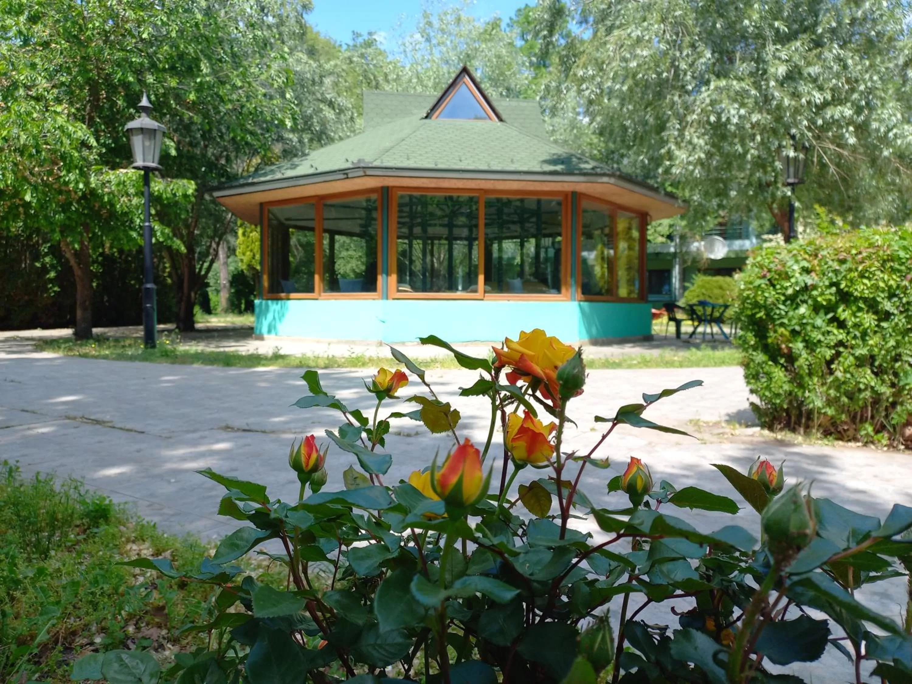 Garden in Garni Lupus prenoćište