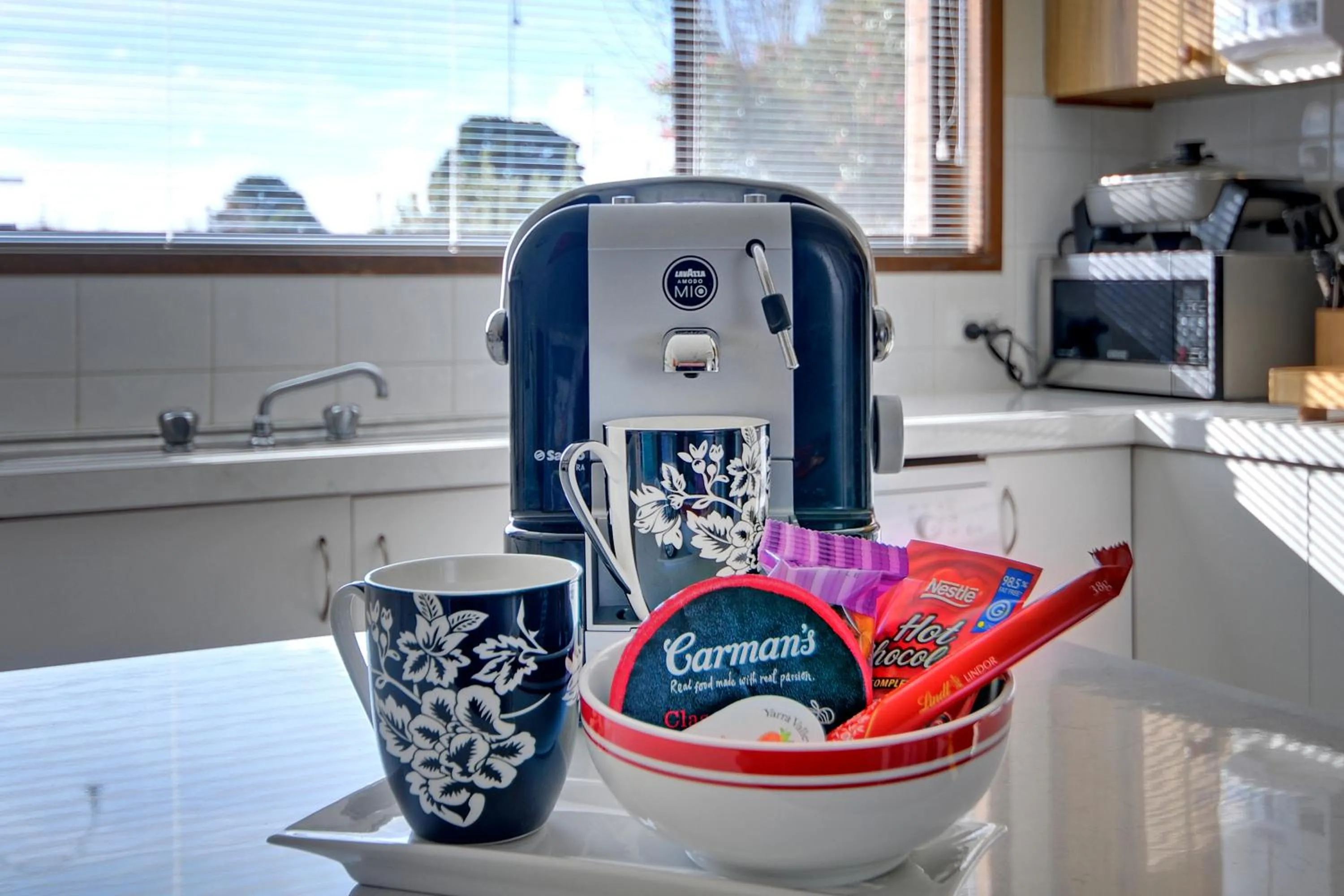 Kitchen or kitchenette in Tree Rose Motel Morwell