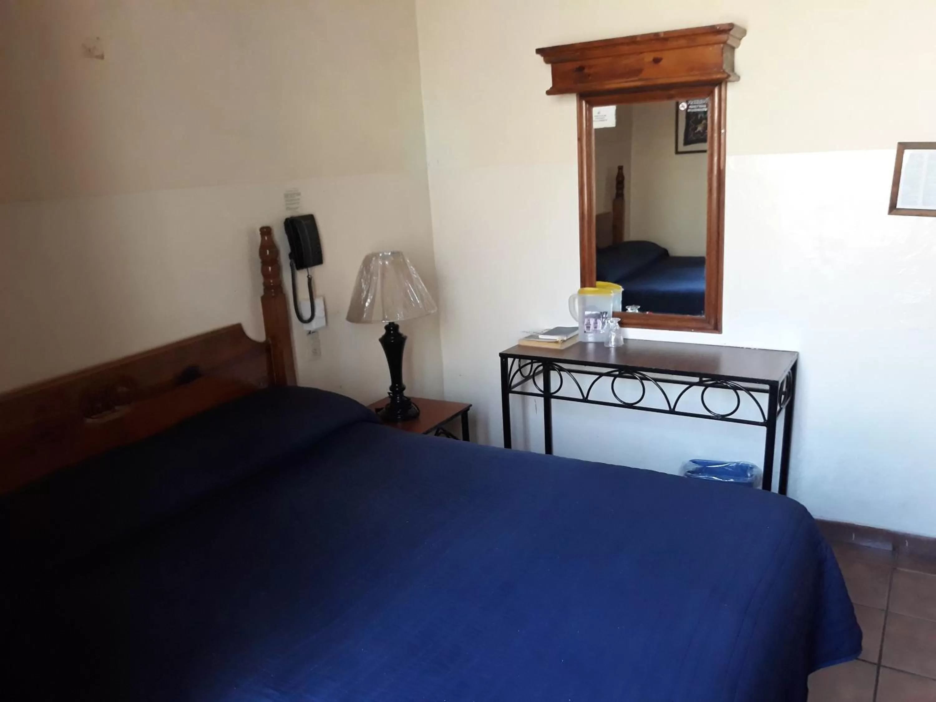 Bed in Hotel el Carmen, Morelia