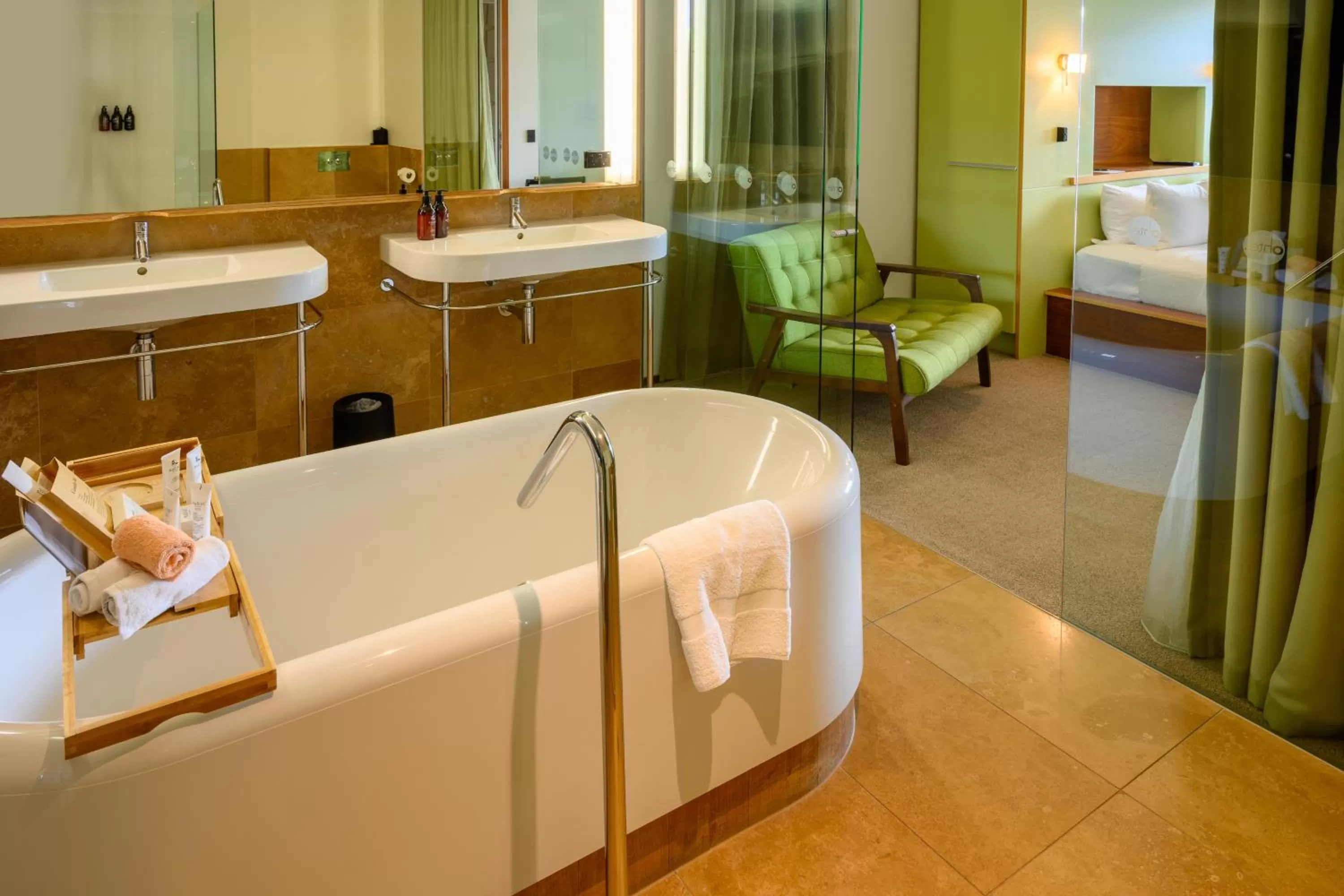 Hot Tub, Bed in Ohtel Wellington