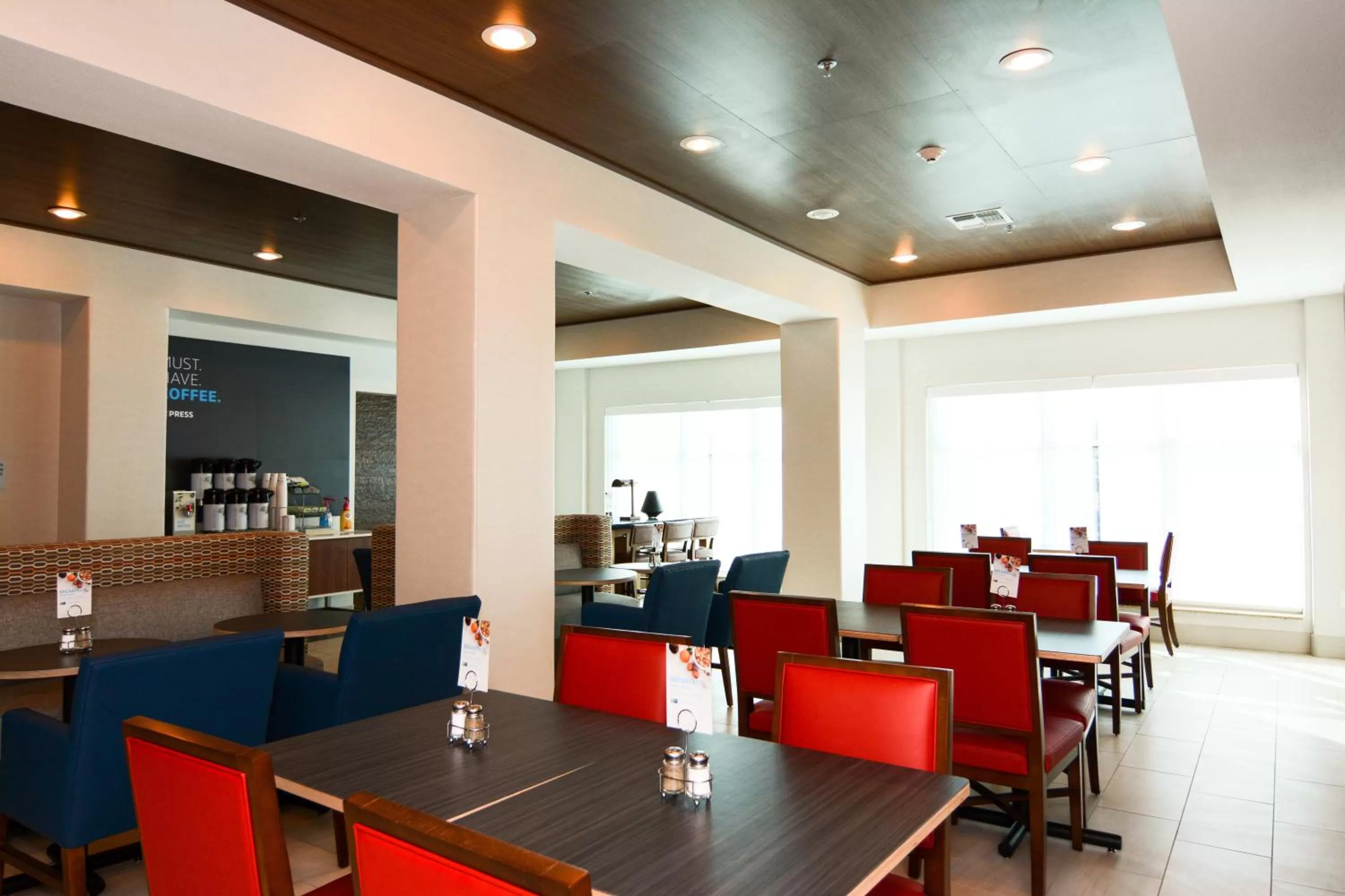 Breakfast in Holiday Inn Express Hotel & Suites New Boston by IHG