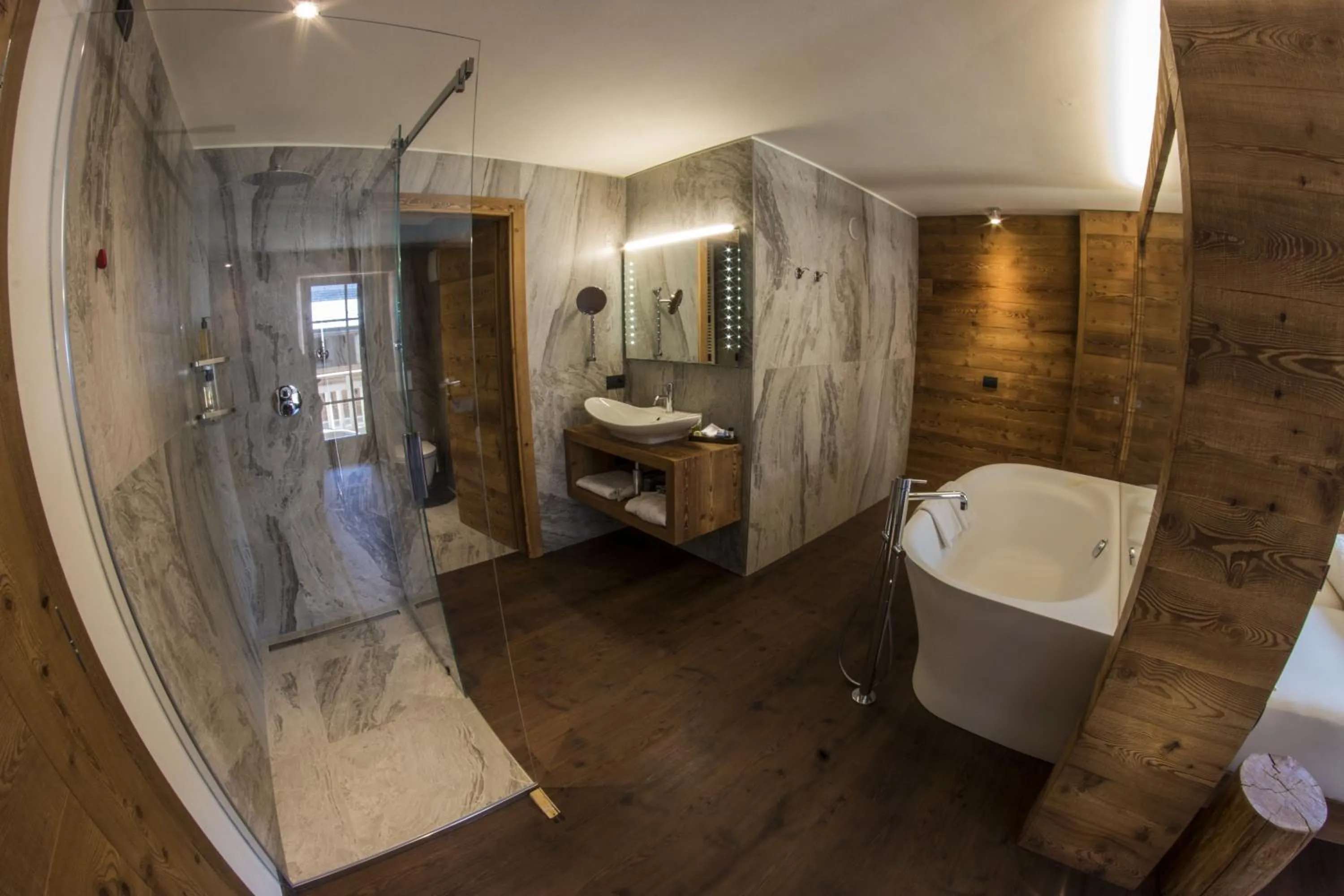 Shower in Bivio Hotel Plaza