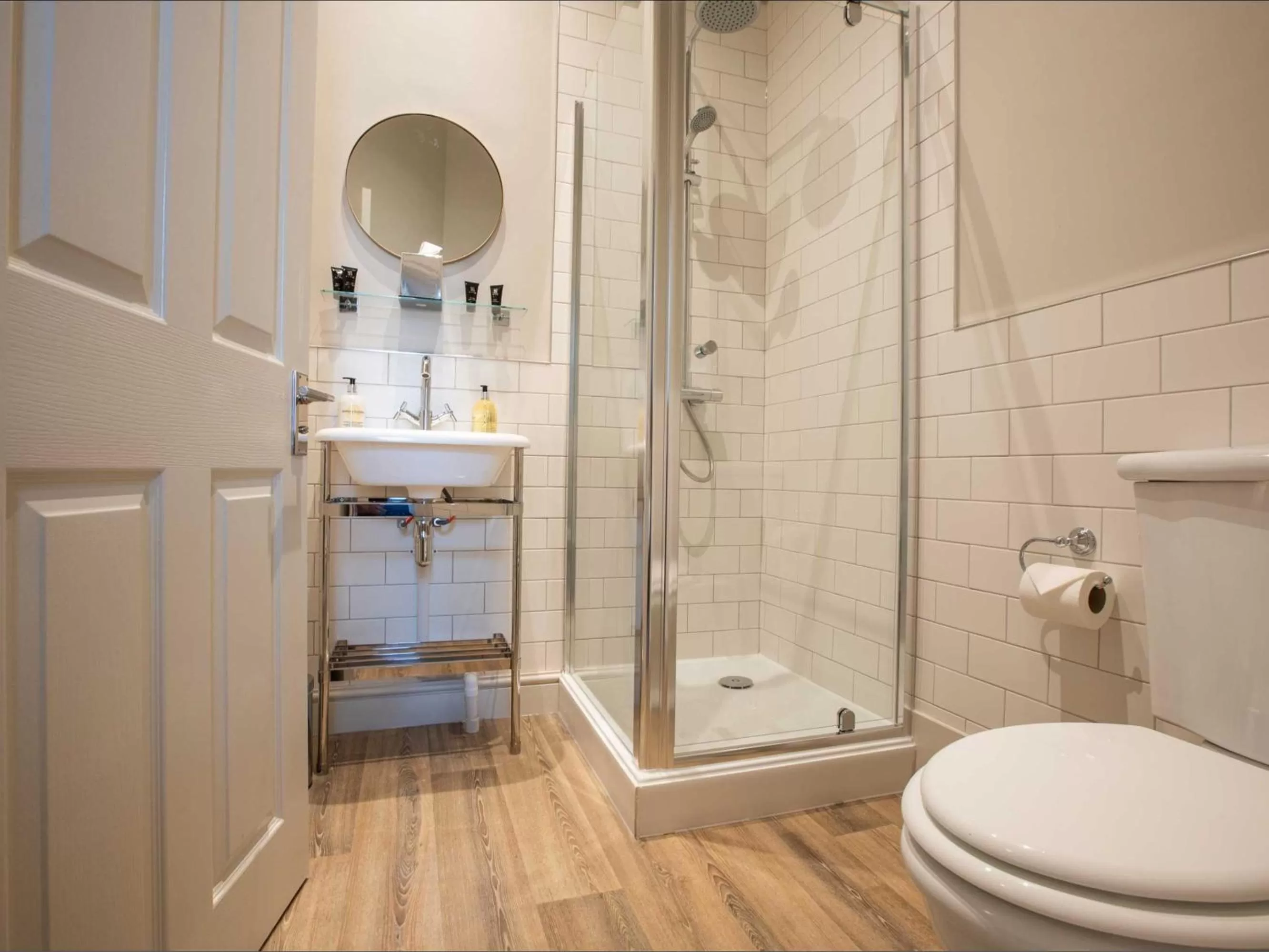 Shower in The Cross-Keys Hotel