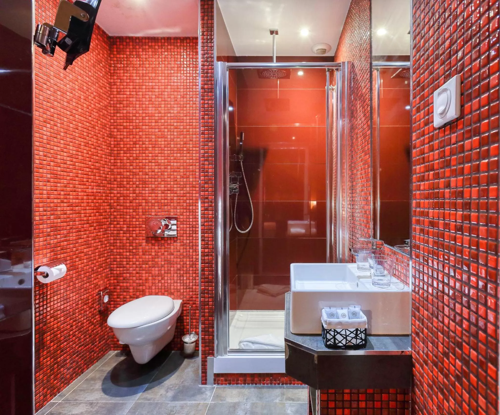 Bathroom in Nice Excelsior Centre ville by HappyCulture