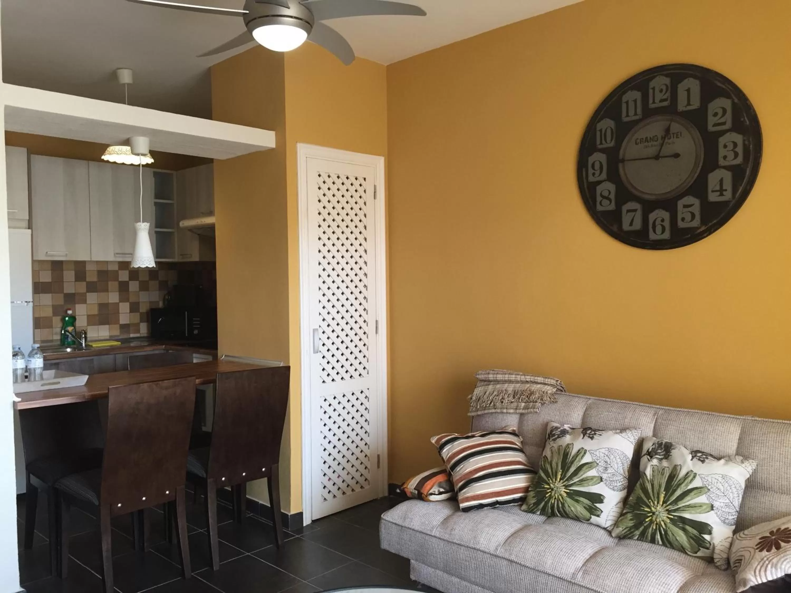 TV and multimedia in Yucca Park ApartHotel