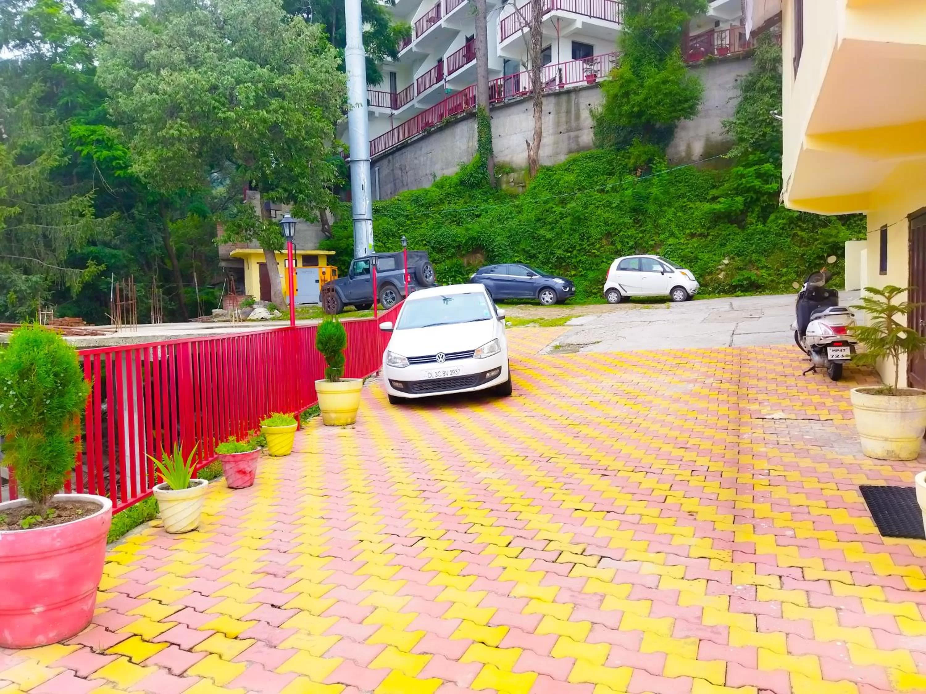 Parking in Hotel Himdhara, Dalhousie