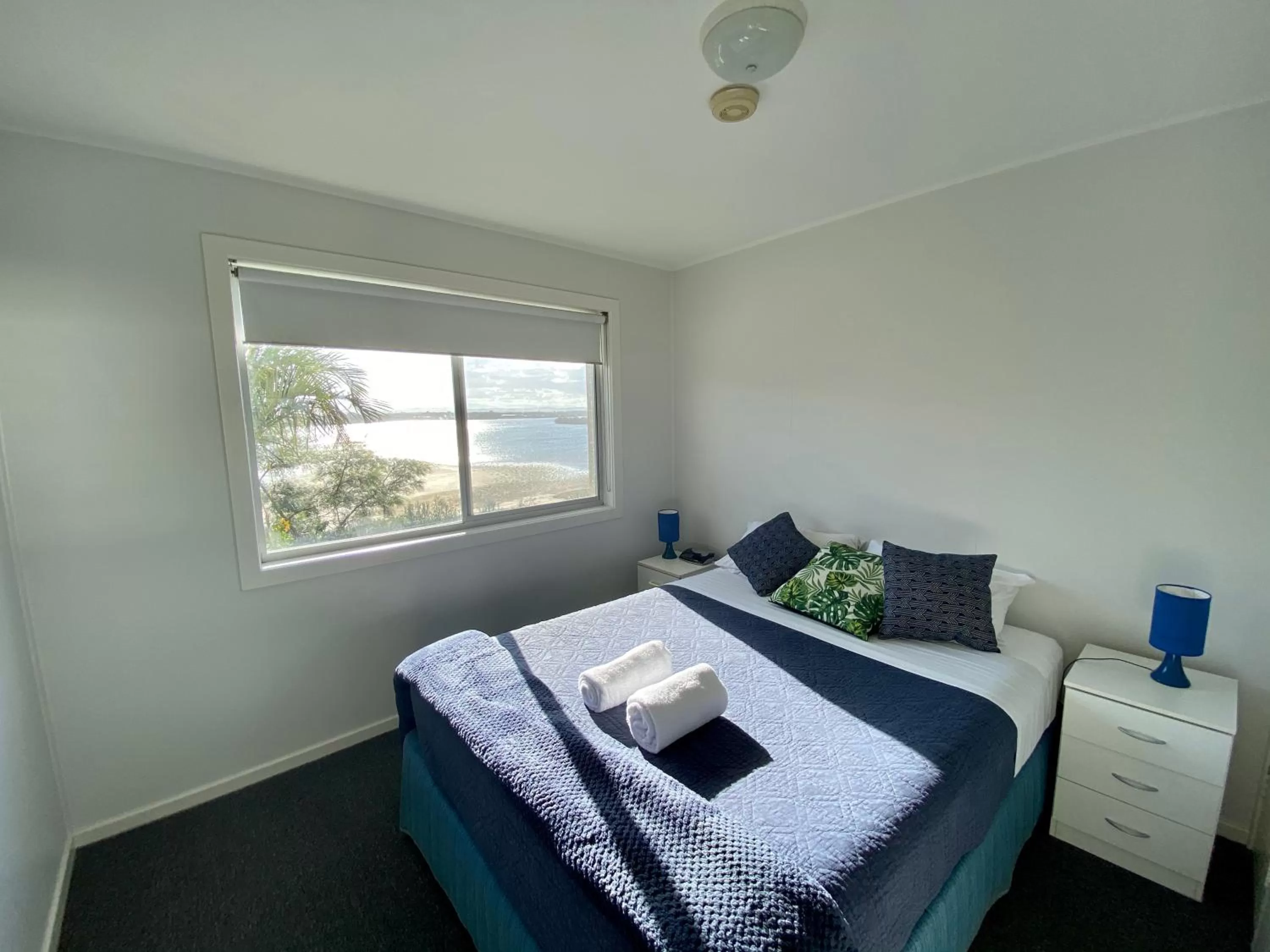 Bedroom in Leisure-Lee Holiday Apartments