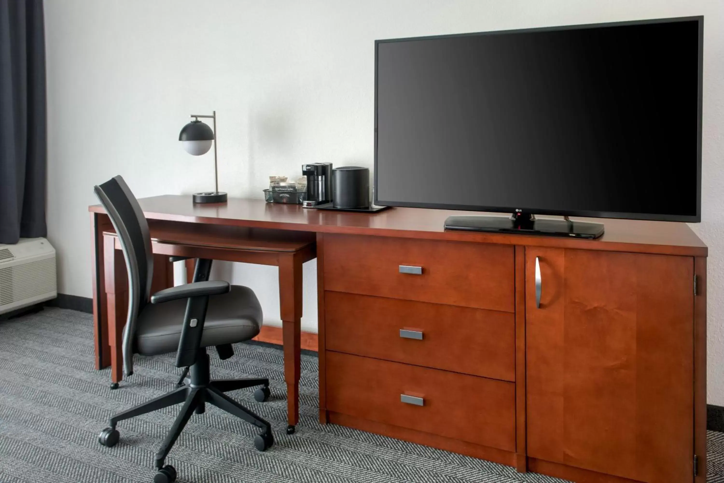 Queen Room with Two Queen Beds - Hearing Accessible in Courtyard By Marriott Baltimore Hunt Valley Queen Room with Two Queen Beds - Hearing Accessible in Courtyard By Marriott Baltimore Hunt Valley