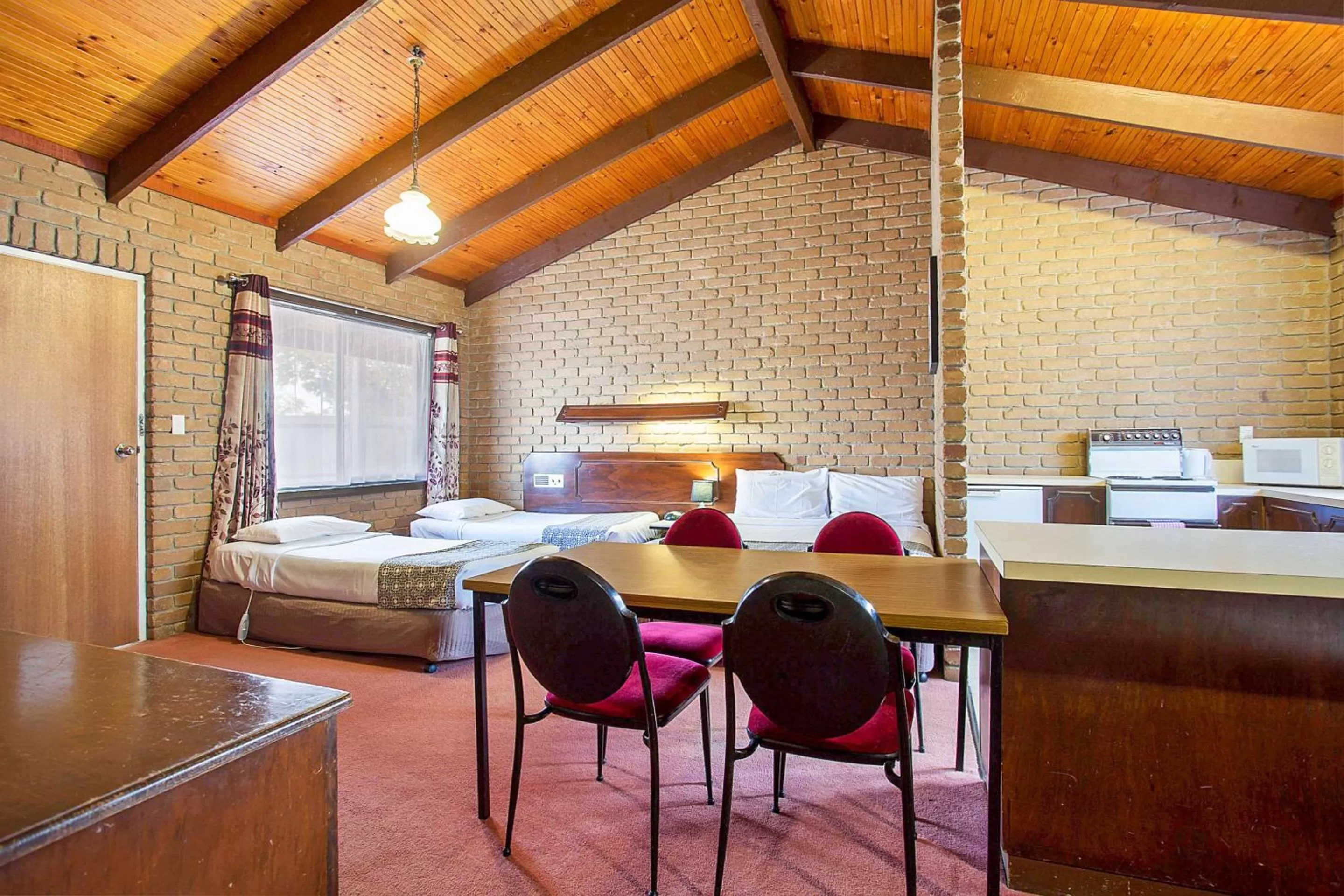 Photo of the whole room, Bed in Goldfields Motel