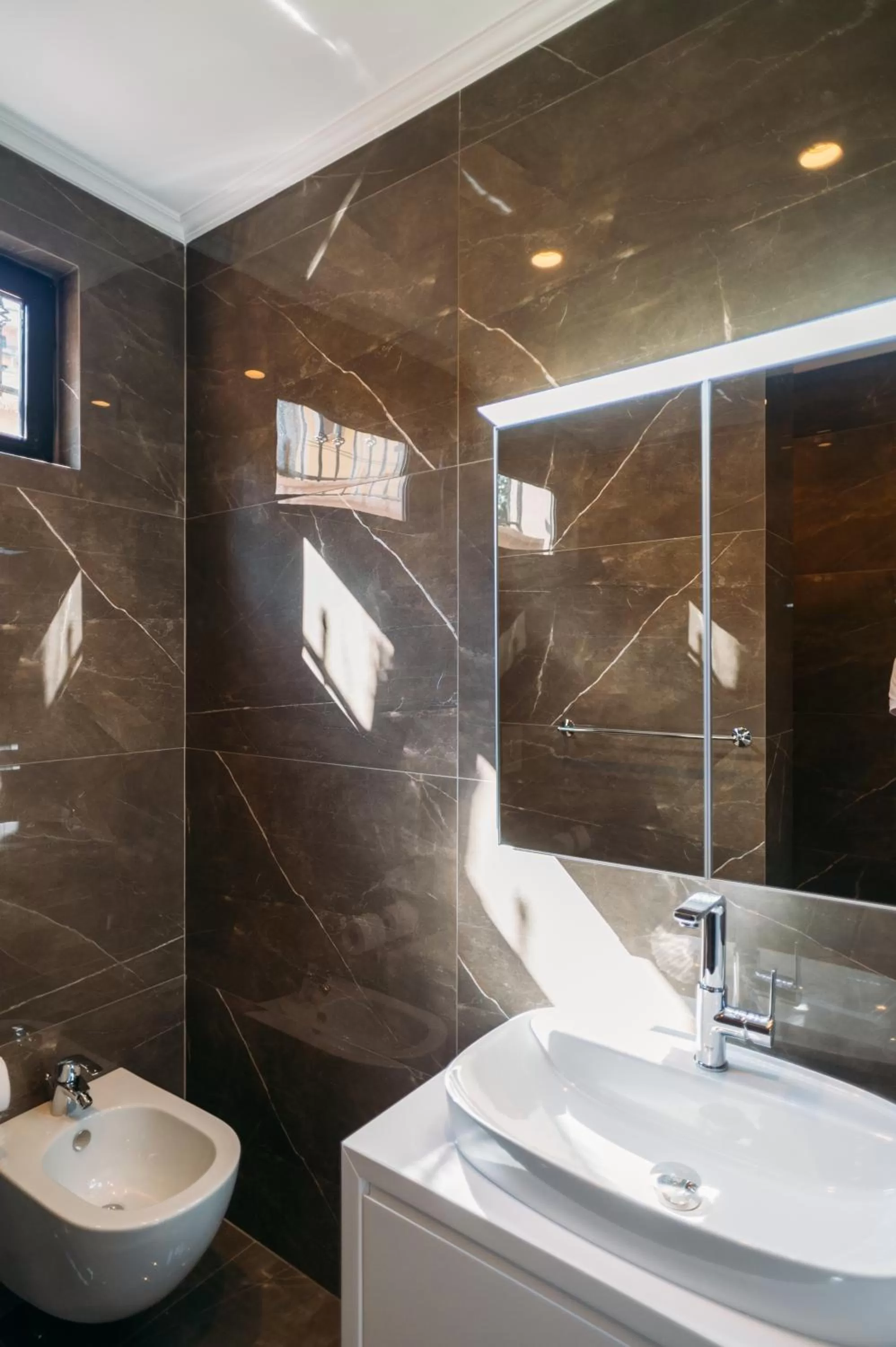 Shower in Hotel Stela Center