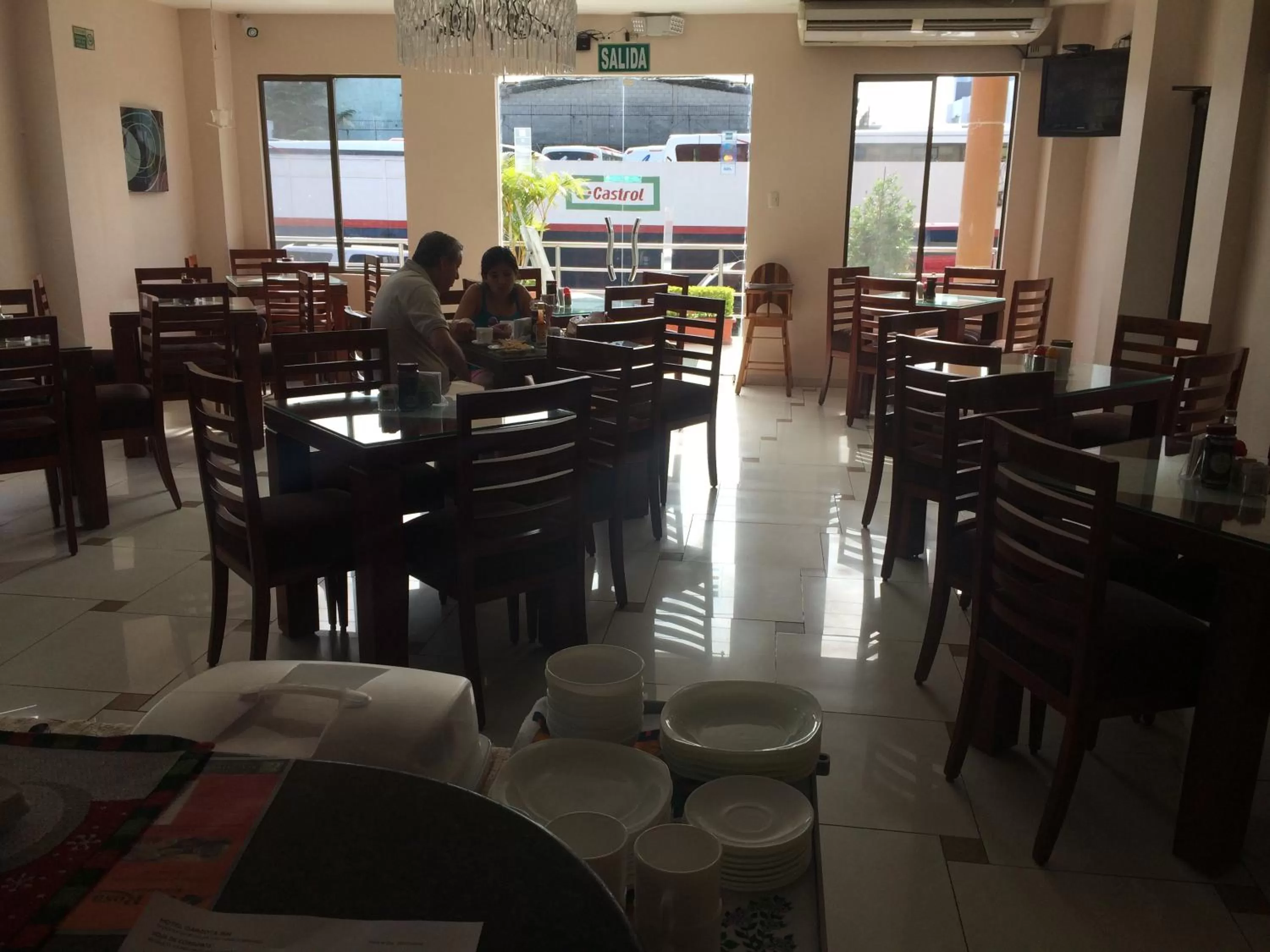 Restaurant/places to eat in Hotel Garzota Inn
