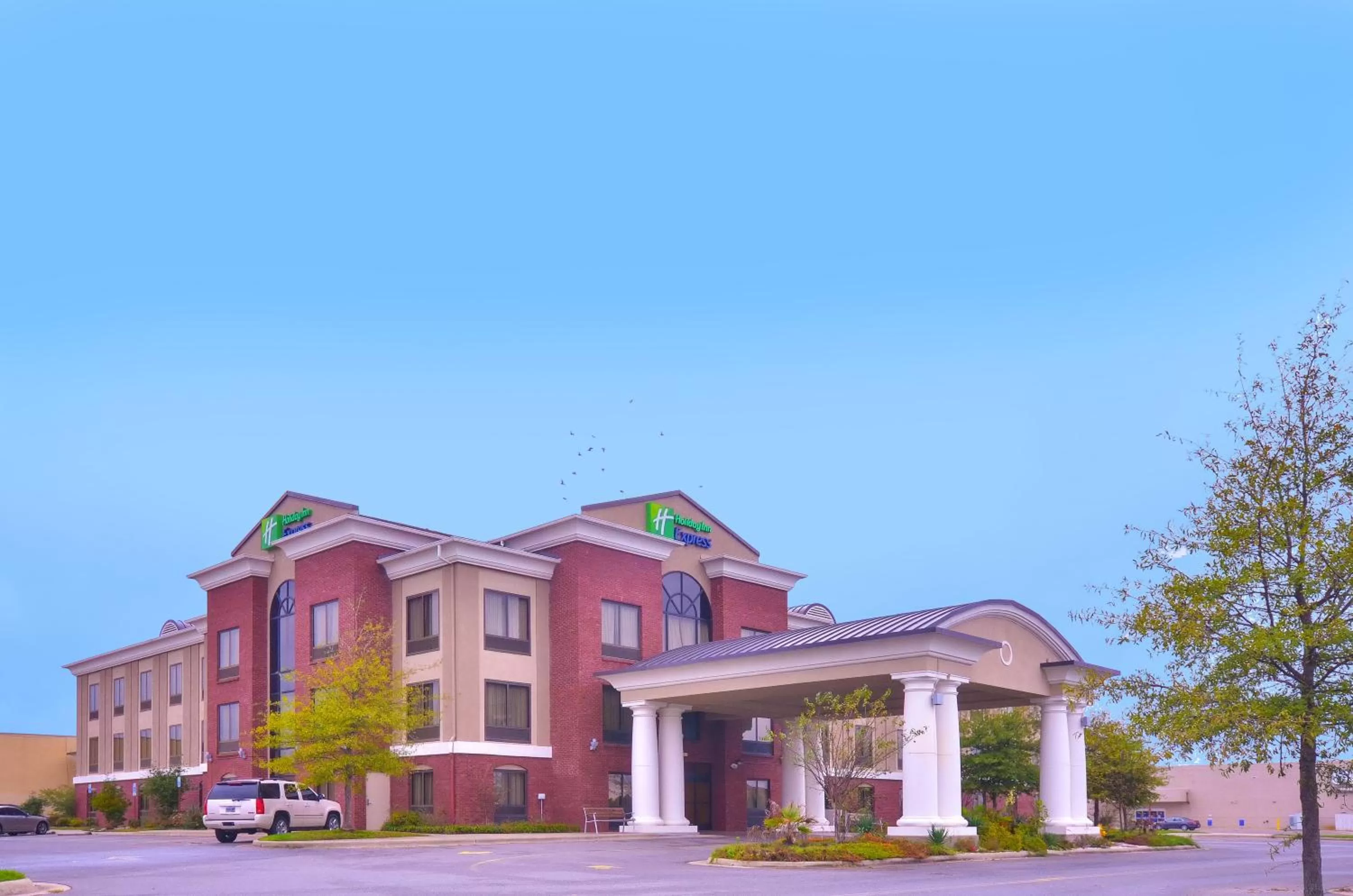 Property building in Holiday Inn Express & Suites Pine Bluff/Pines Mall by IHG