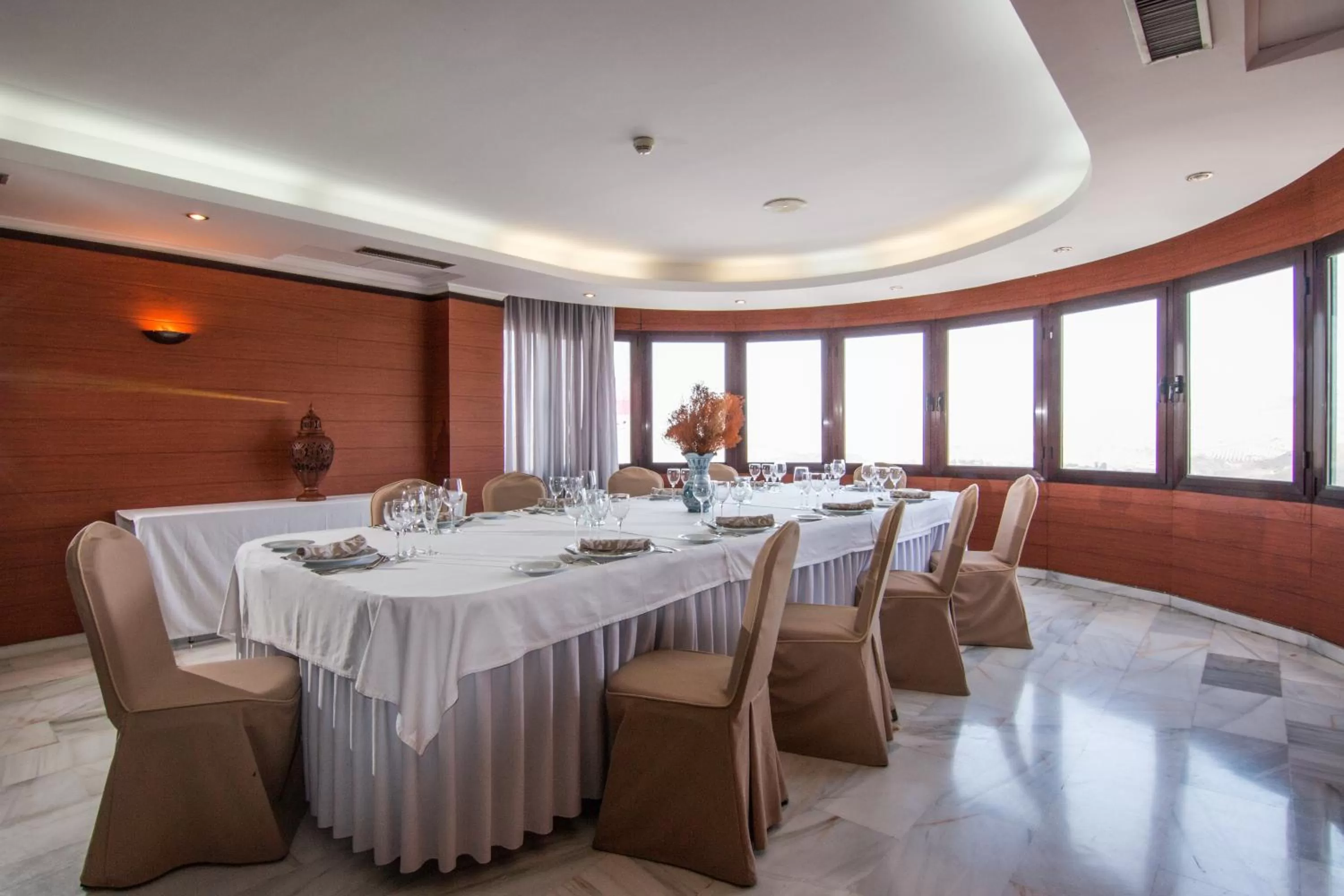 Restaurant/places to eat in Hotel Abades Loja