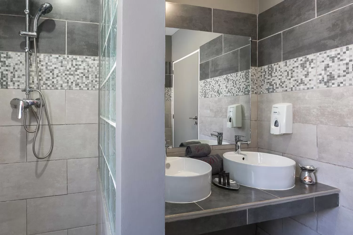 Shower in Relais des Plateaux & Spa– Ivato International Airport