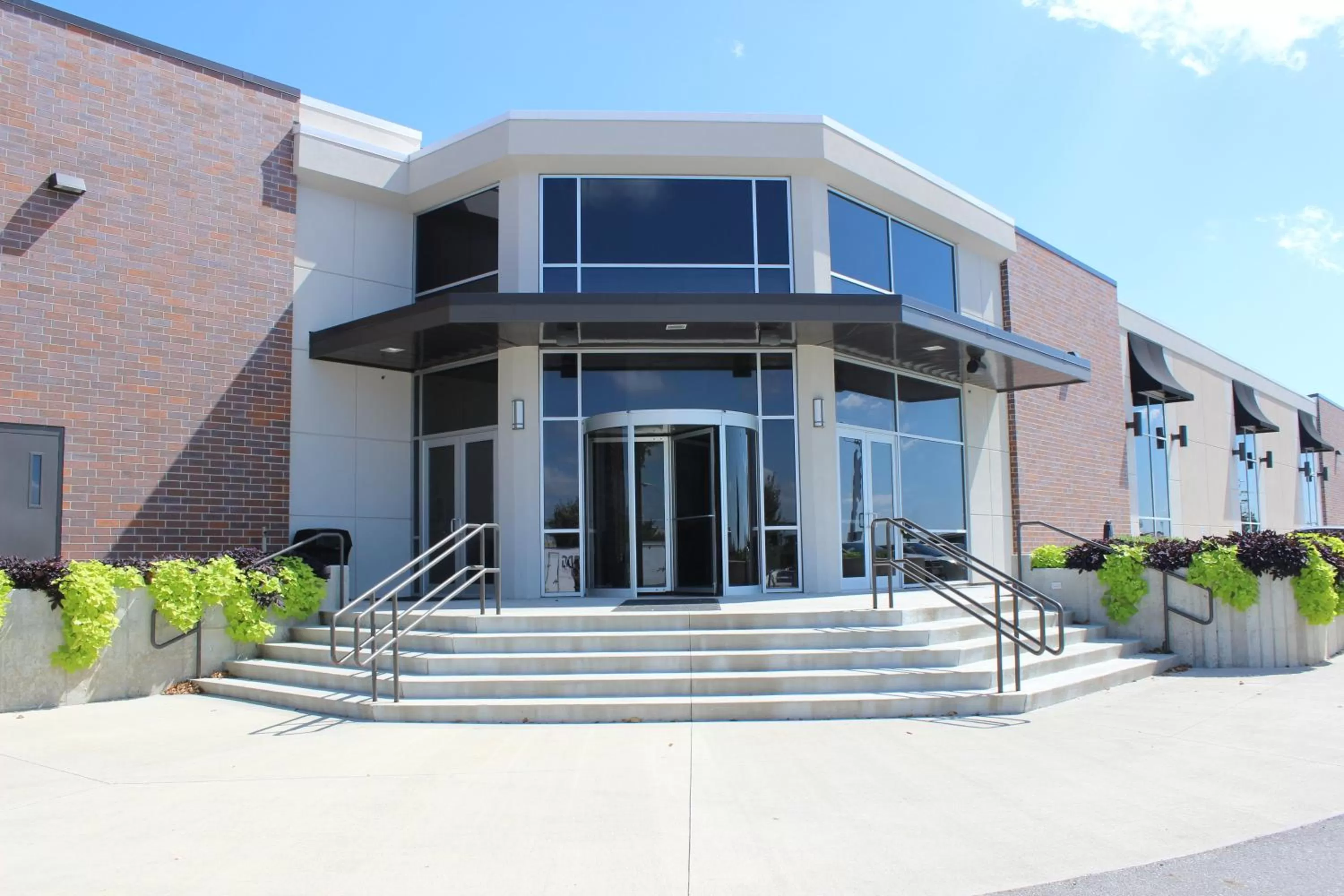 Property building in Holiday Inn Des Moines-Airport Conf Center by IHG