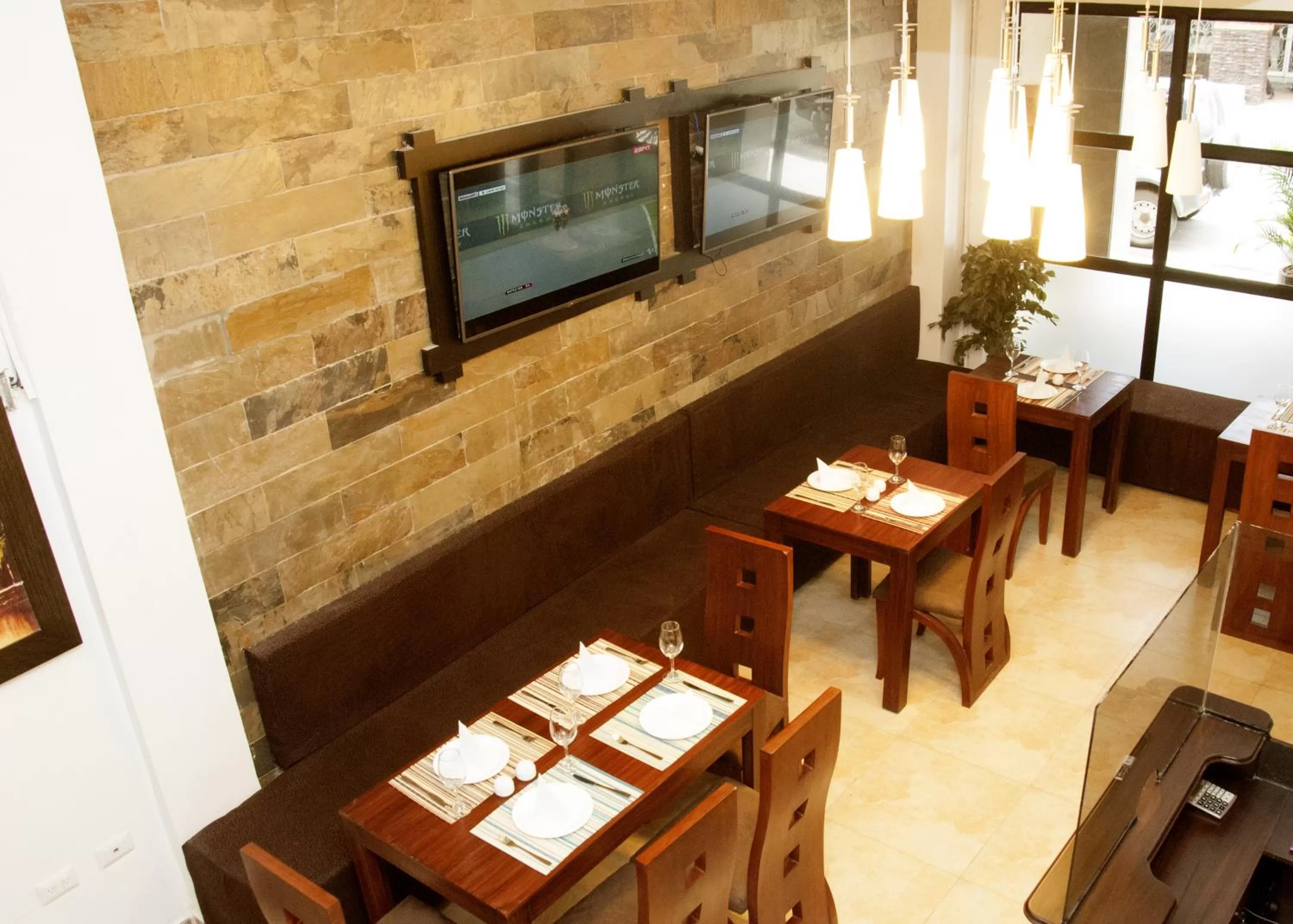 Restaurant/Places to Eat in Presidente Boutique