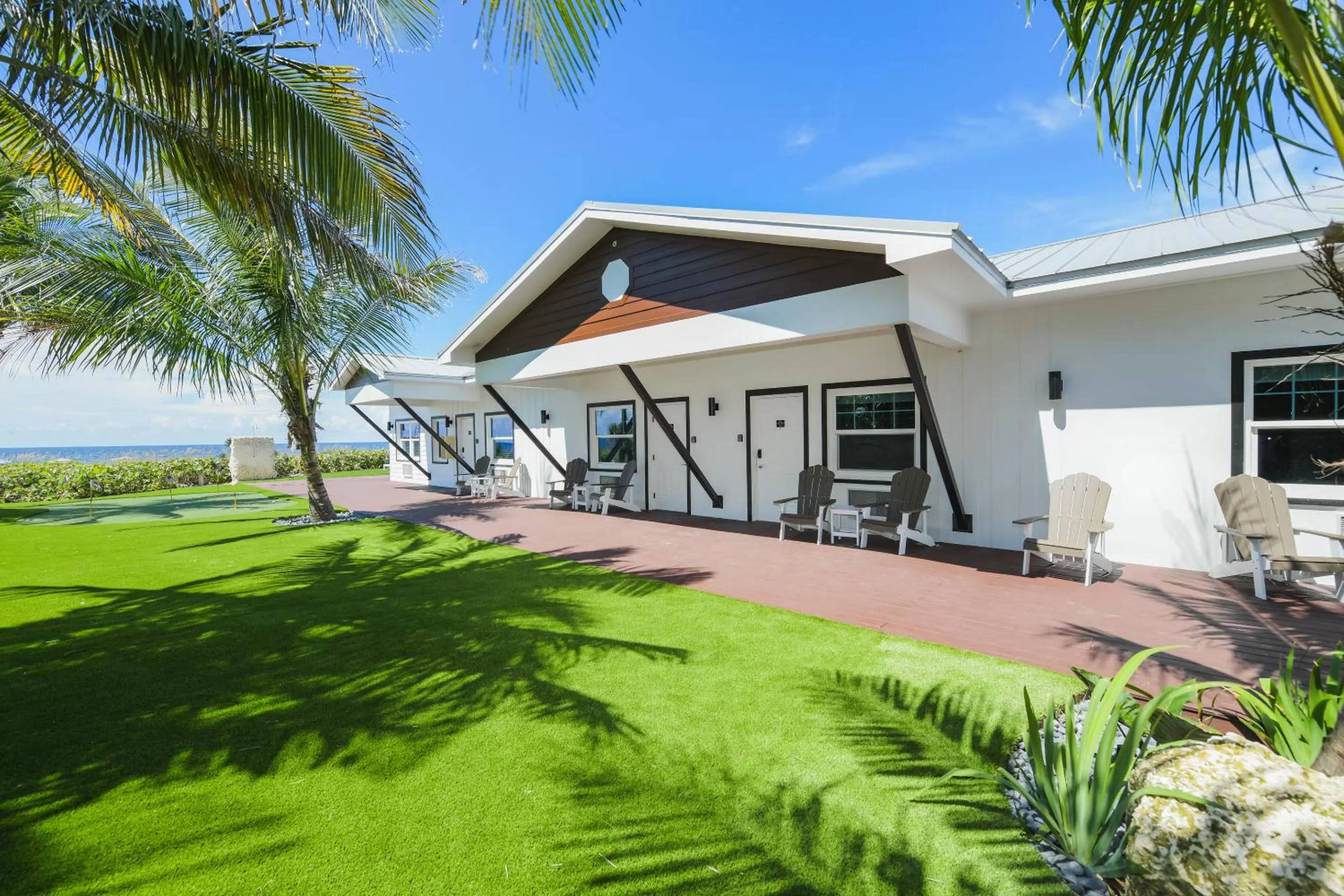 Patio in Casey Key Resorts - Beachfront