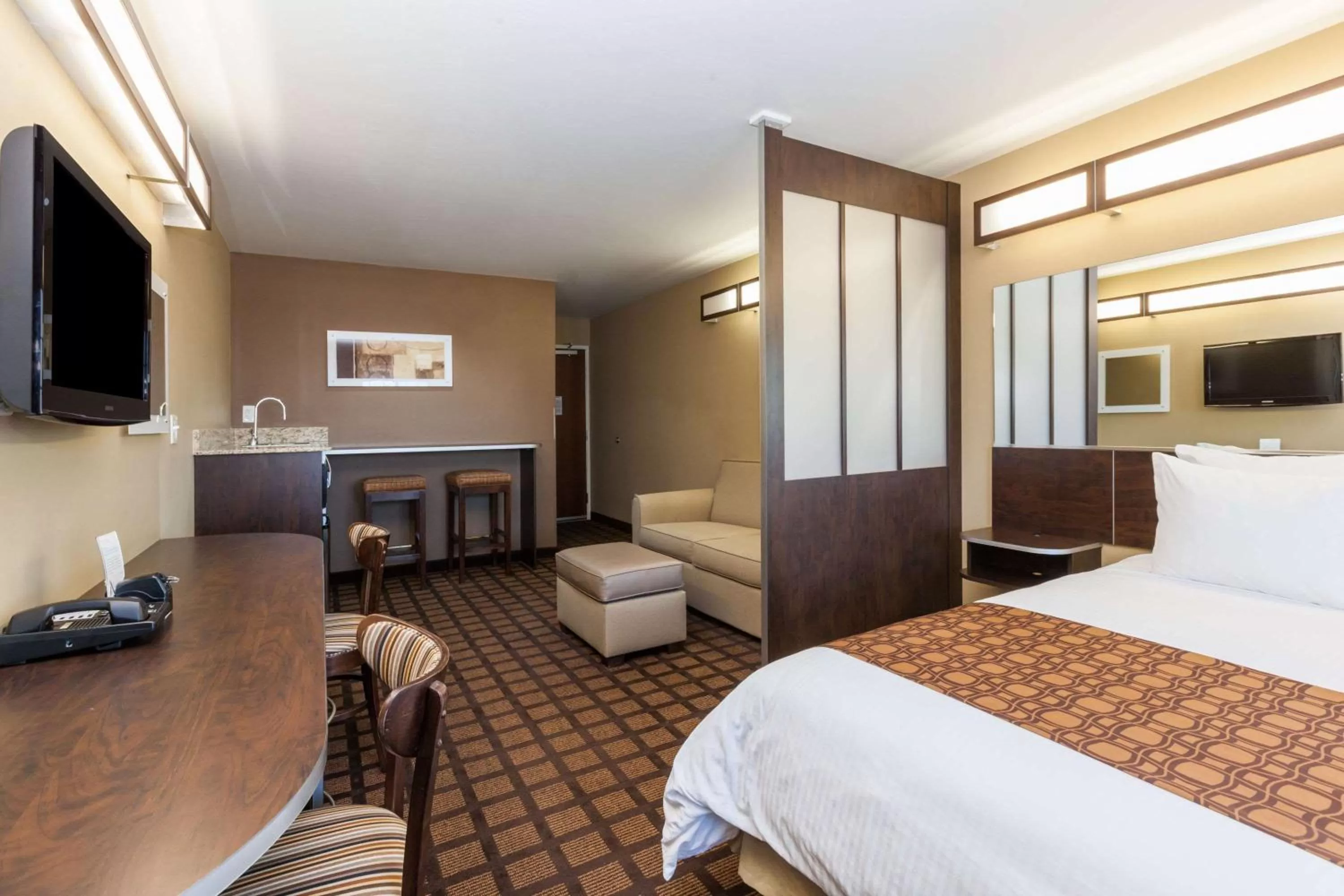 Queen Studio Suite - Non-Smoking in Microtel Inn & Suites by Wyndham Wheeler Ridge