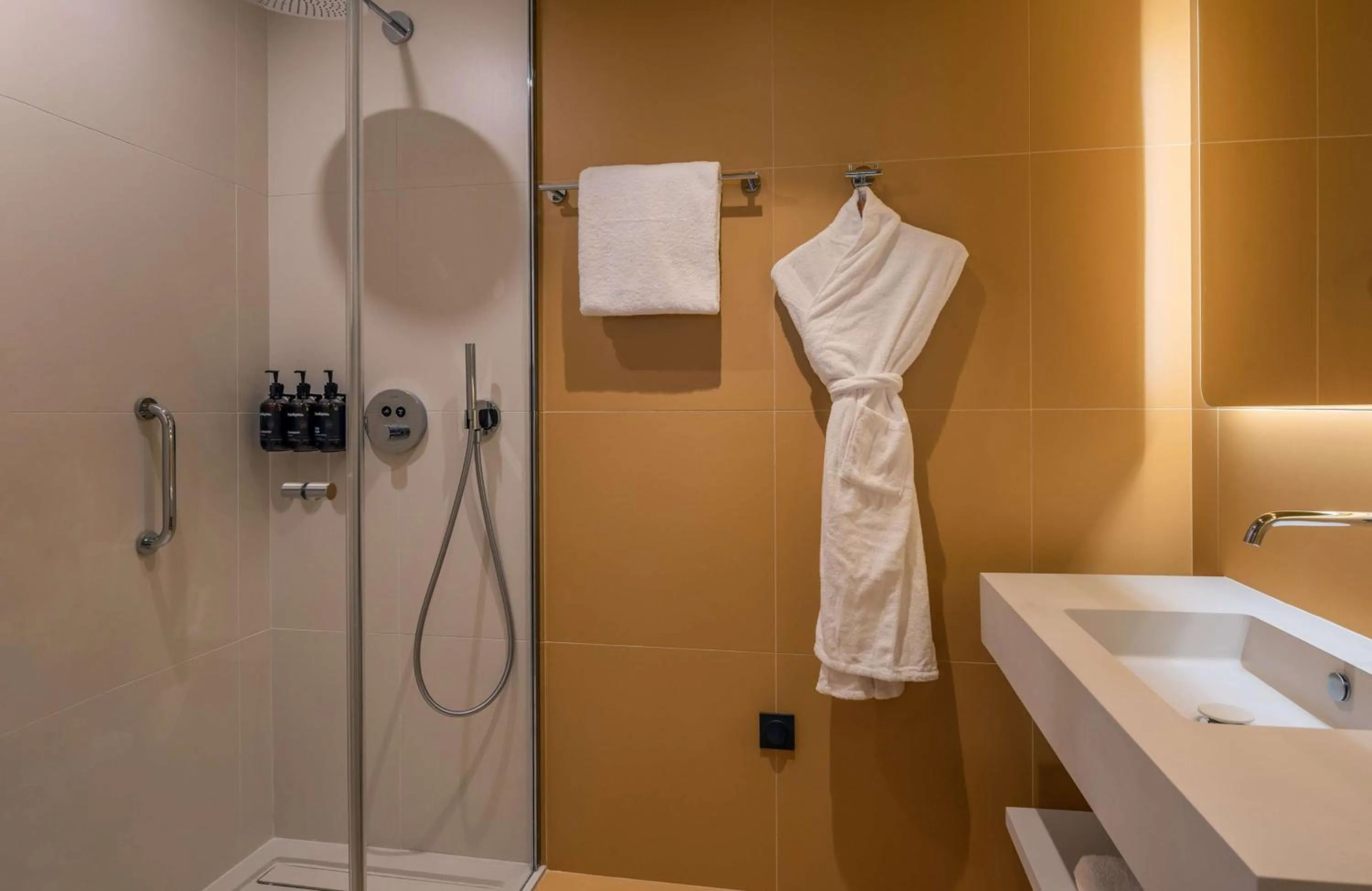 Shower in Canopy by Hilton Cannes