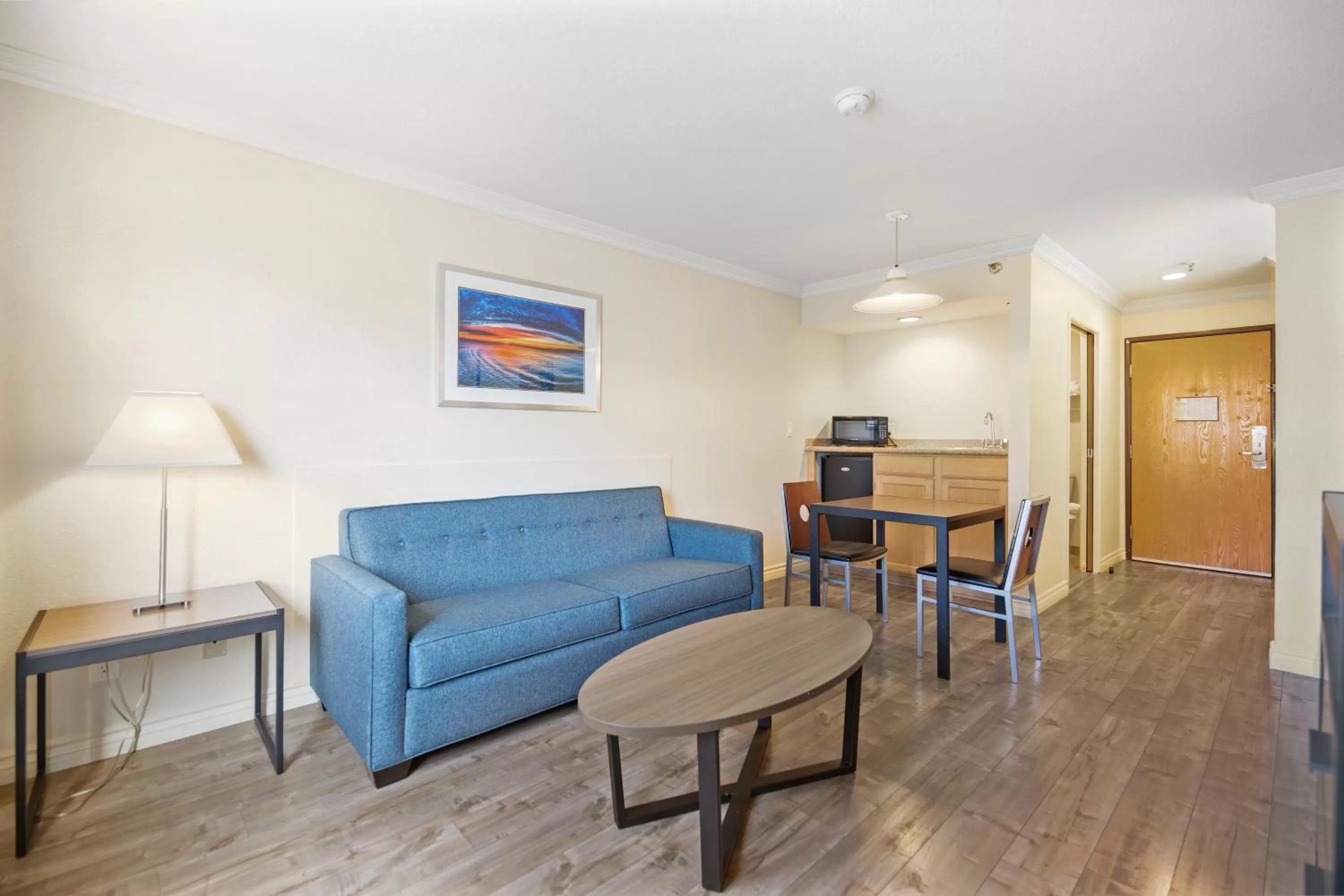 Living room, Seating Area in SureStay Hotel by Best Western Fontana