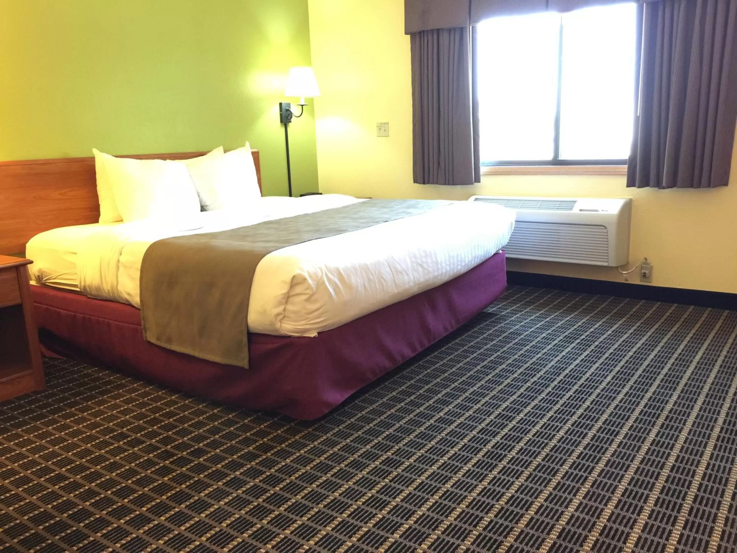 Bed in Quality Inn & Suites Harrington - Milford