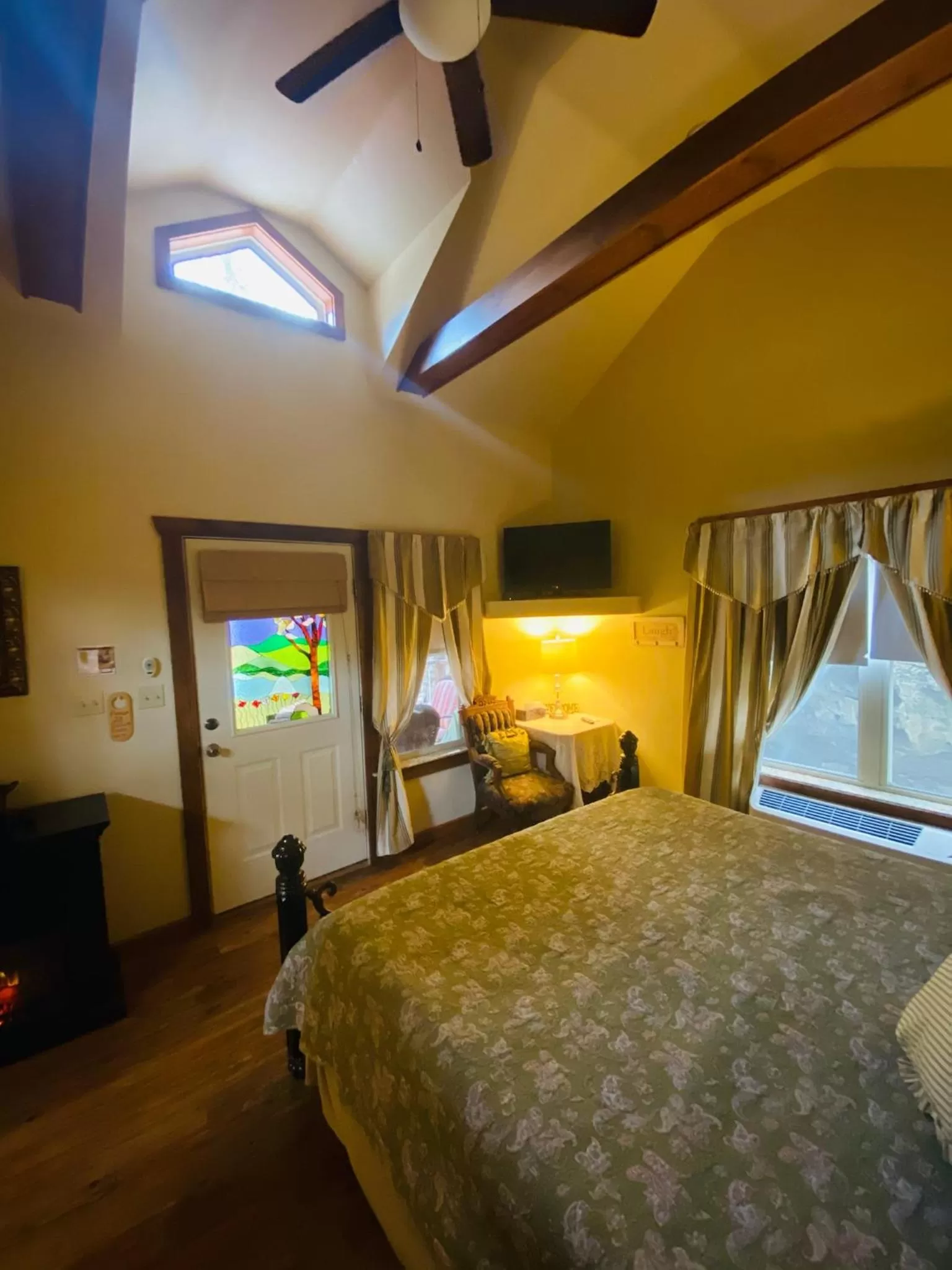 Bedroom, Bed in All Seasons Treehouse Village