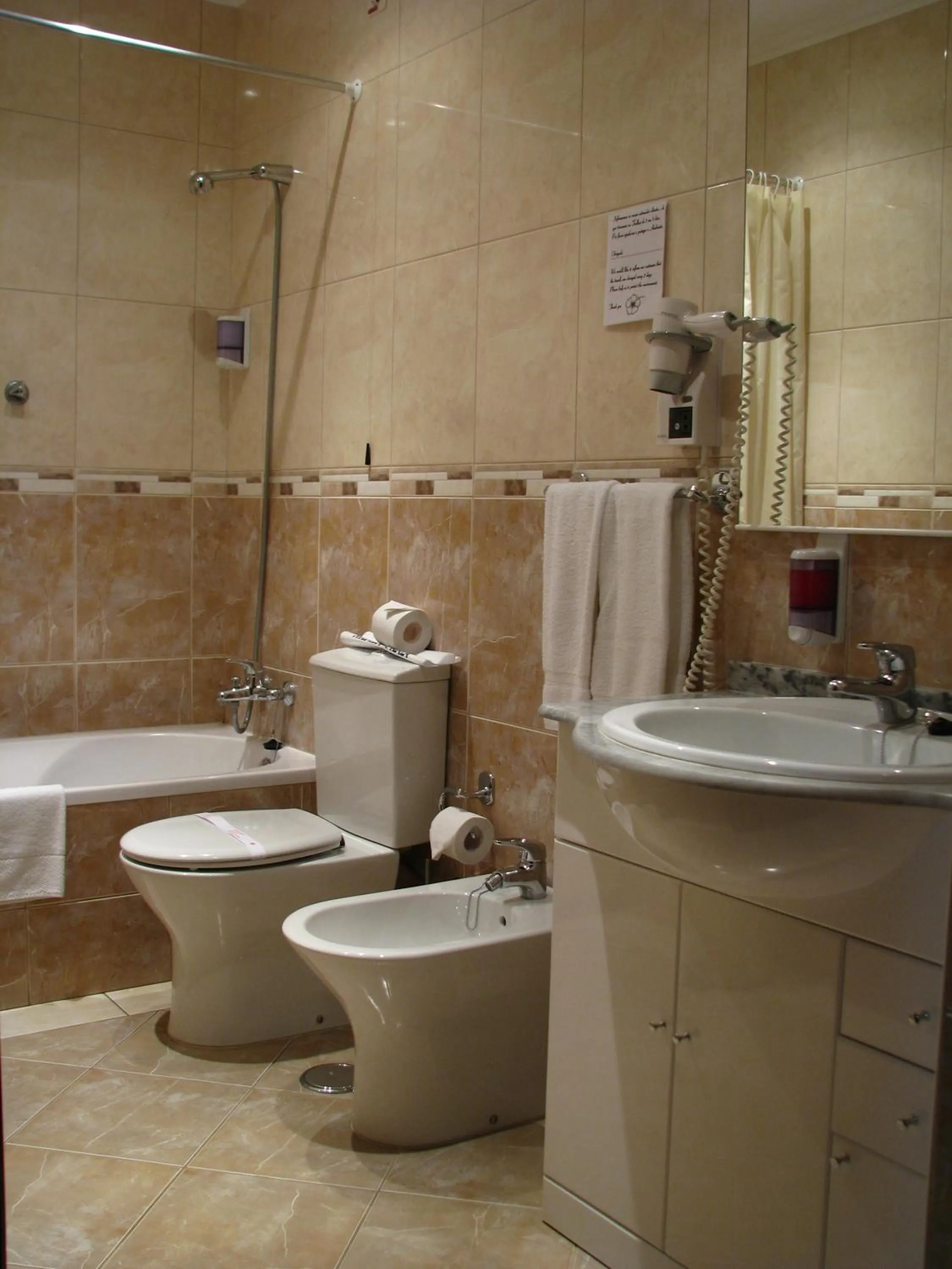 Bathroom in Hotel Avenida Praia