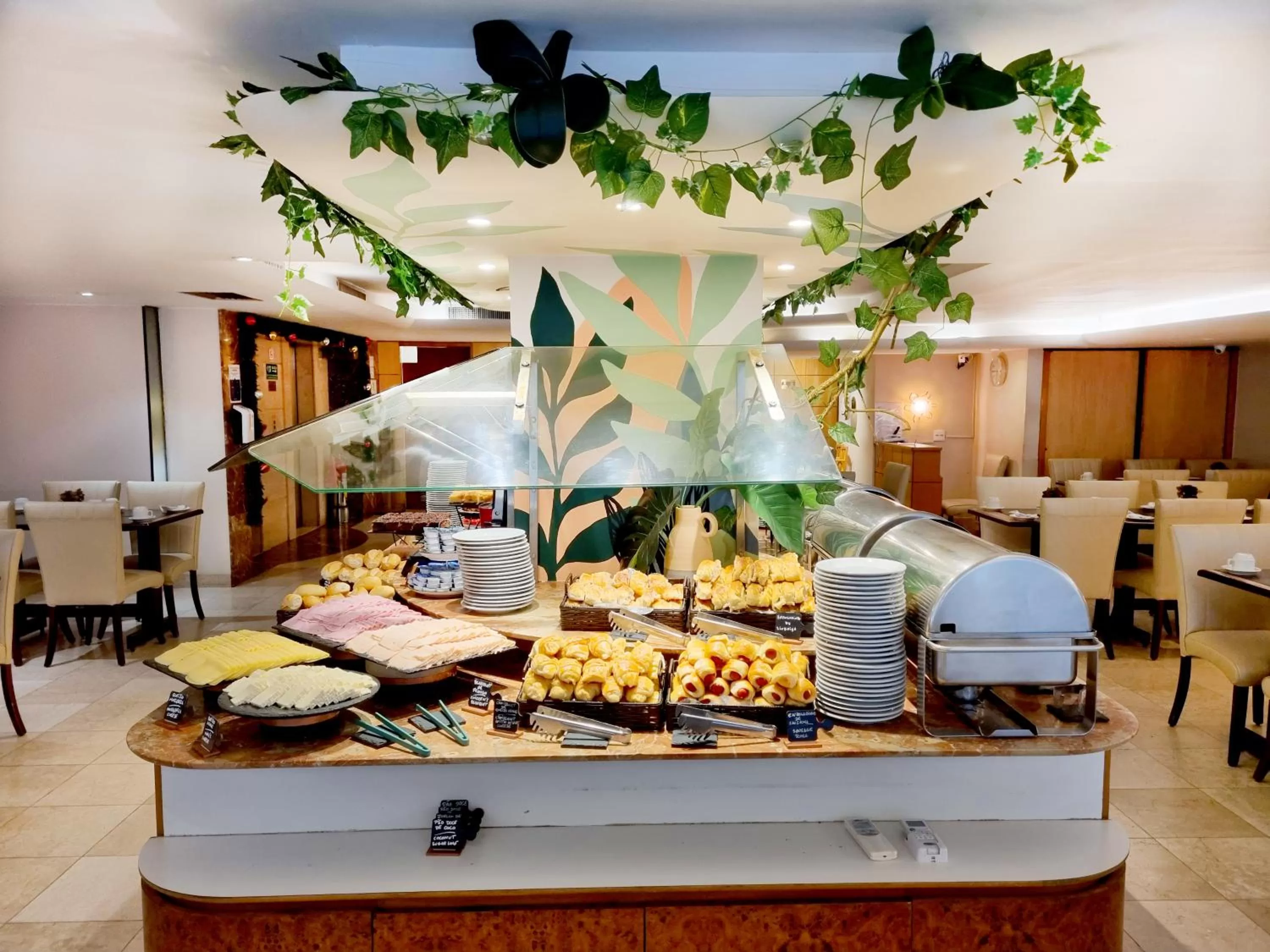 Buffet breakfast in Mirasol Copacabana Hotel