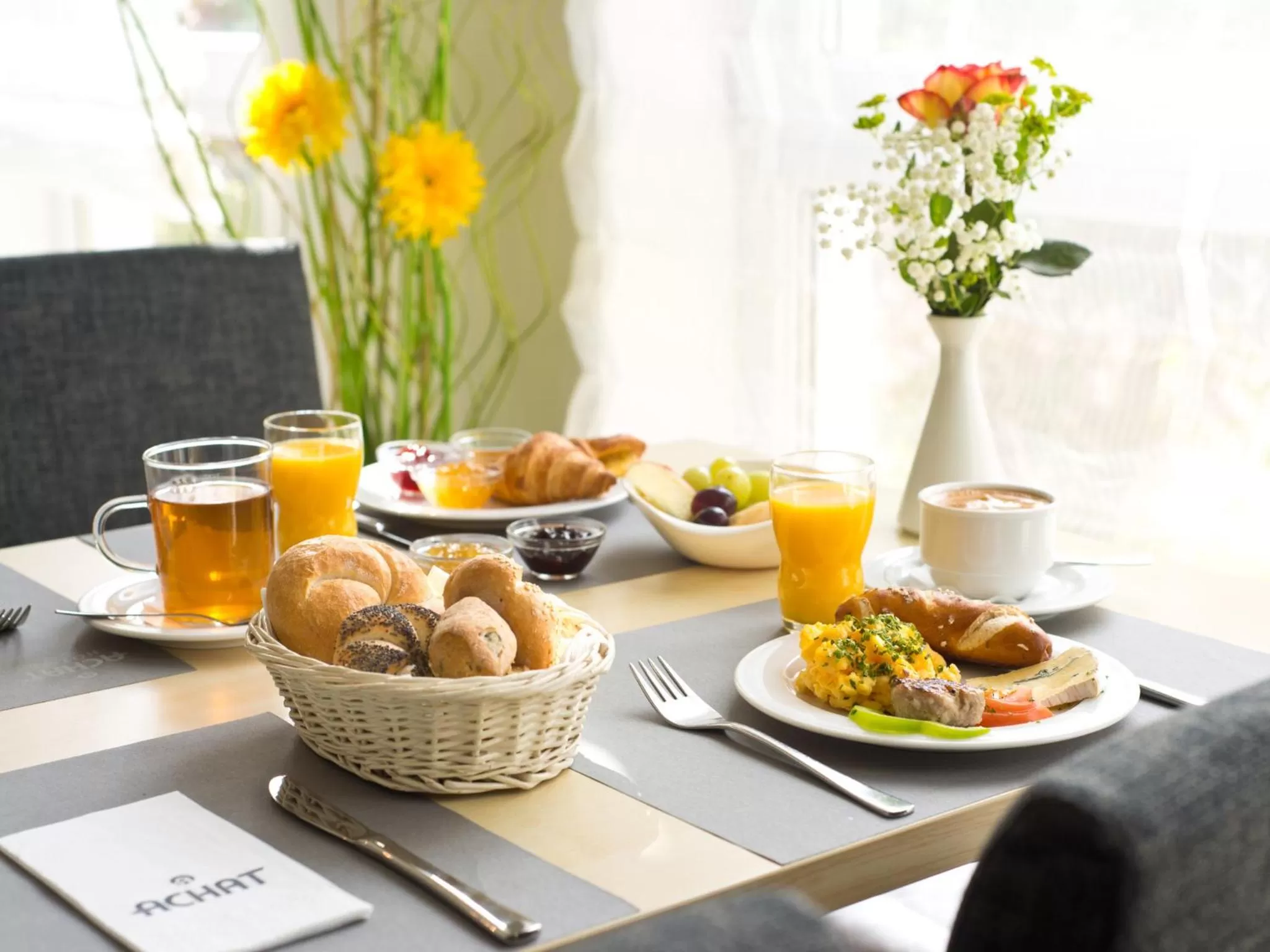 Restaurant/places to eat in ACHAT Hotel Monheim am Rhein