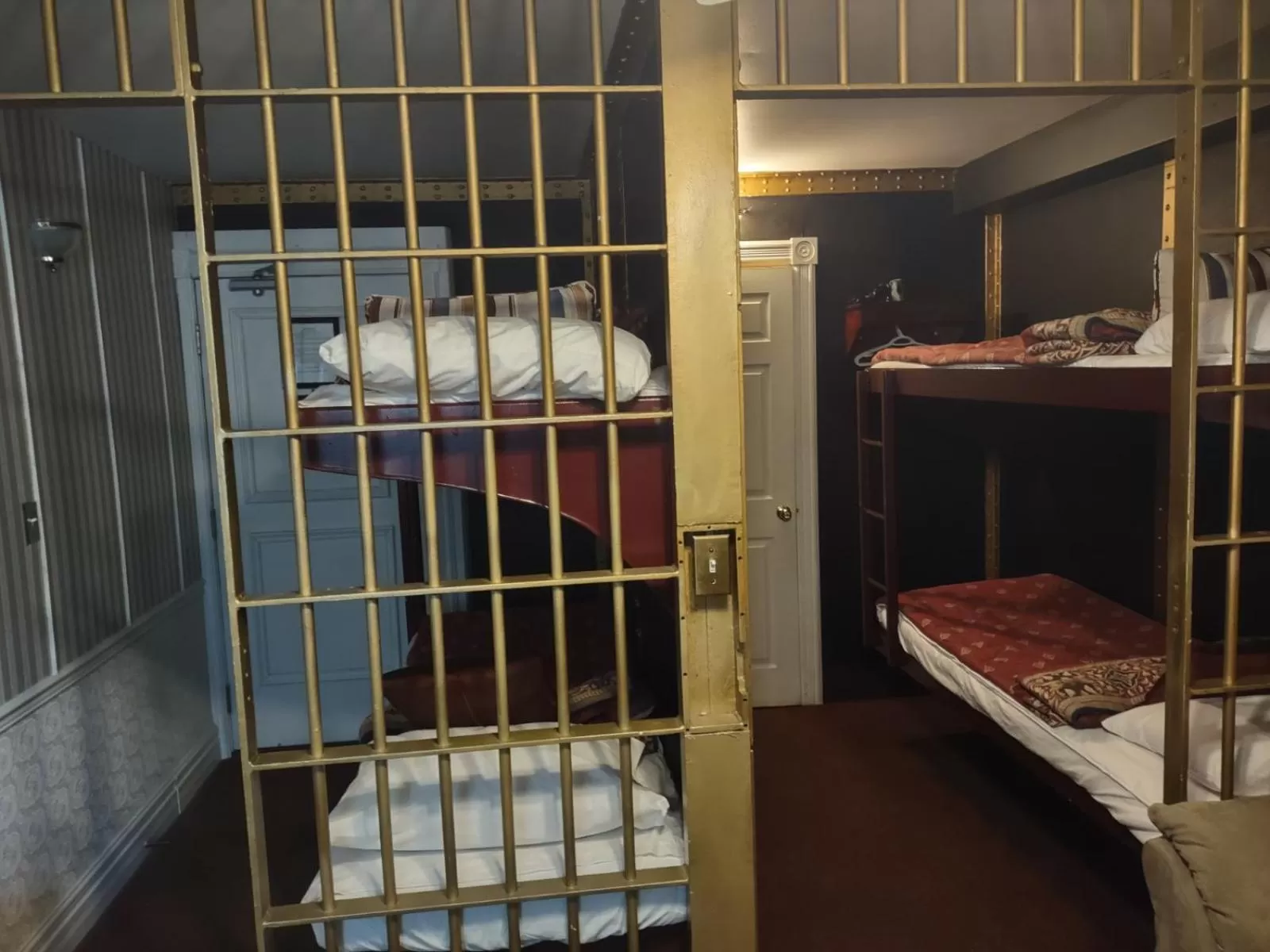 Bed, Bunk Bed in The King George Inn