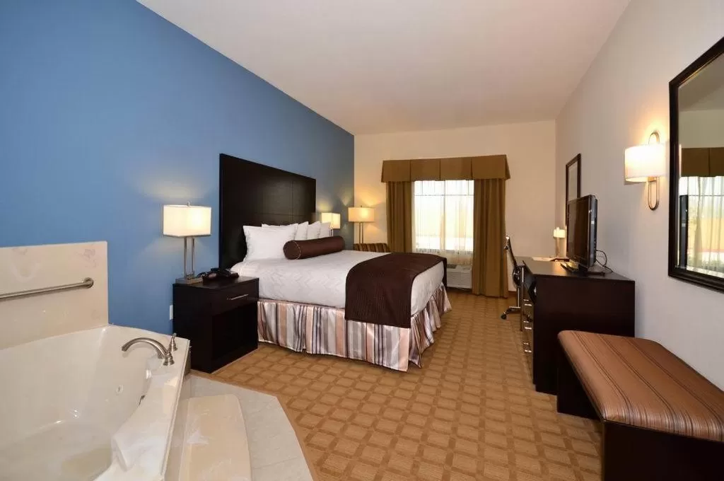 Bedroom, Bed in Best Western Plus Lytle Inn and Suites