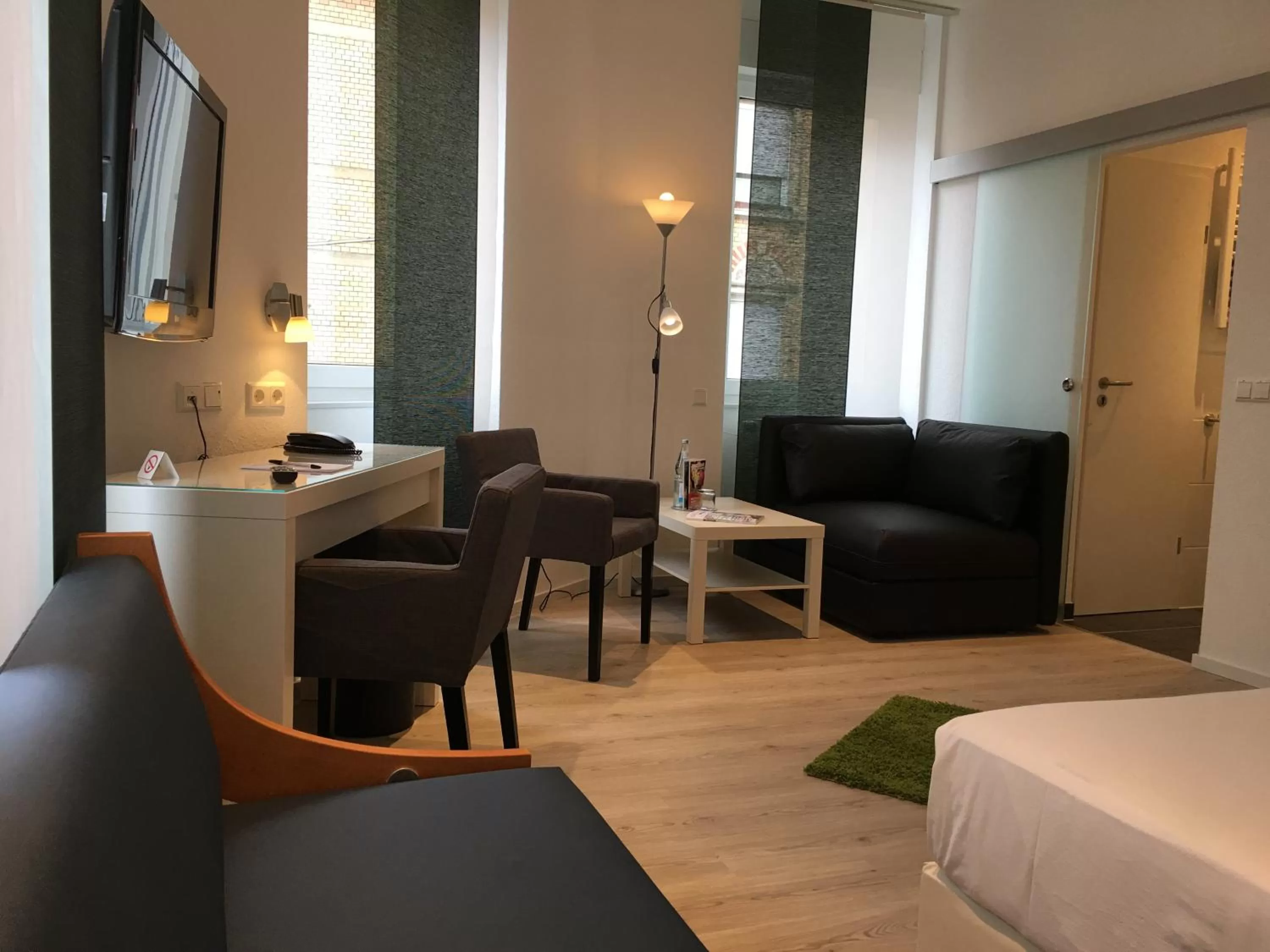 Photo of the whole room, Bed in Hotel Barbarossa Karlsruhe Stadtmitte