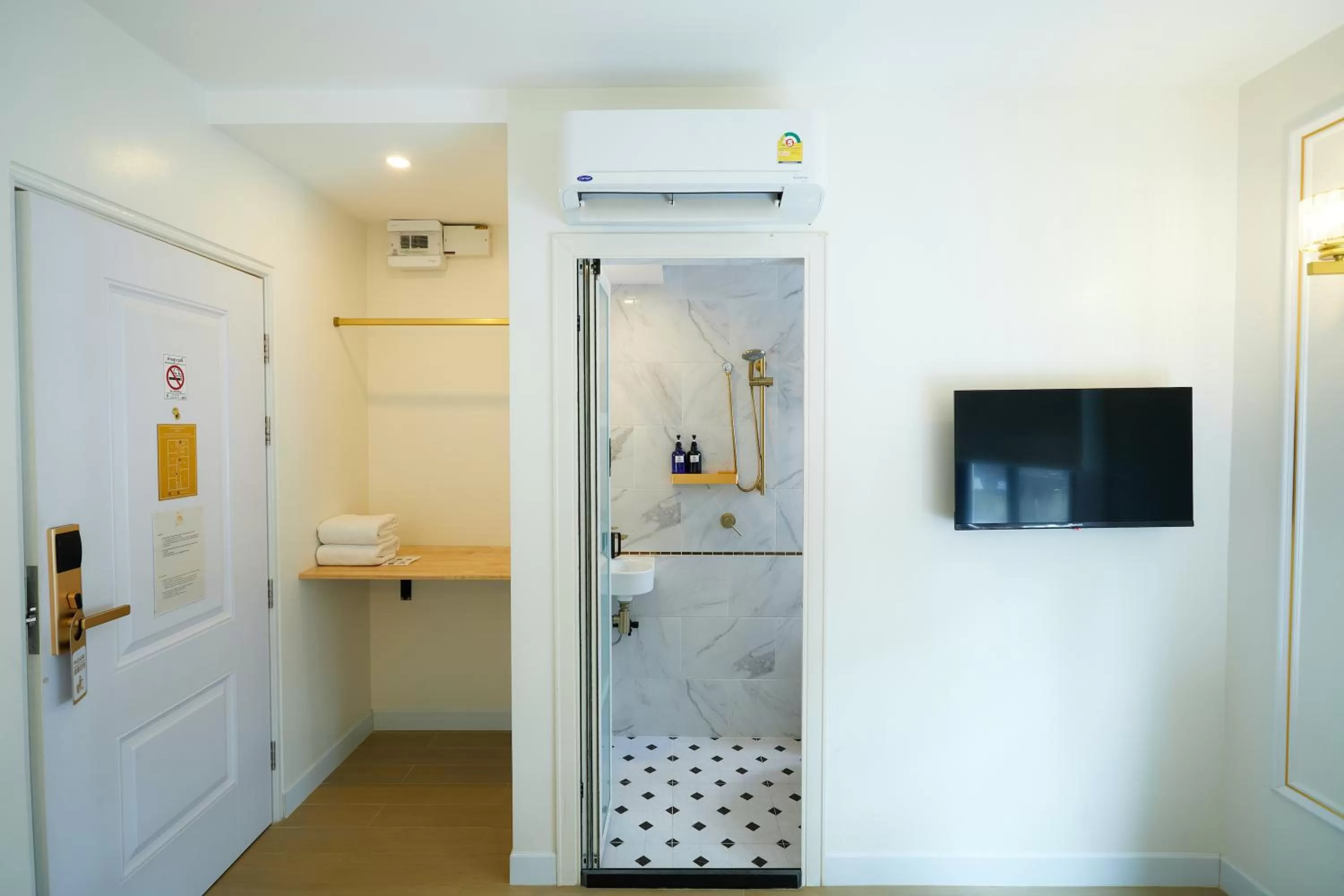 Bathroom in Rose Apple Hotel