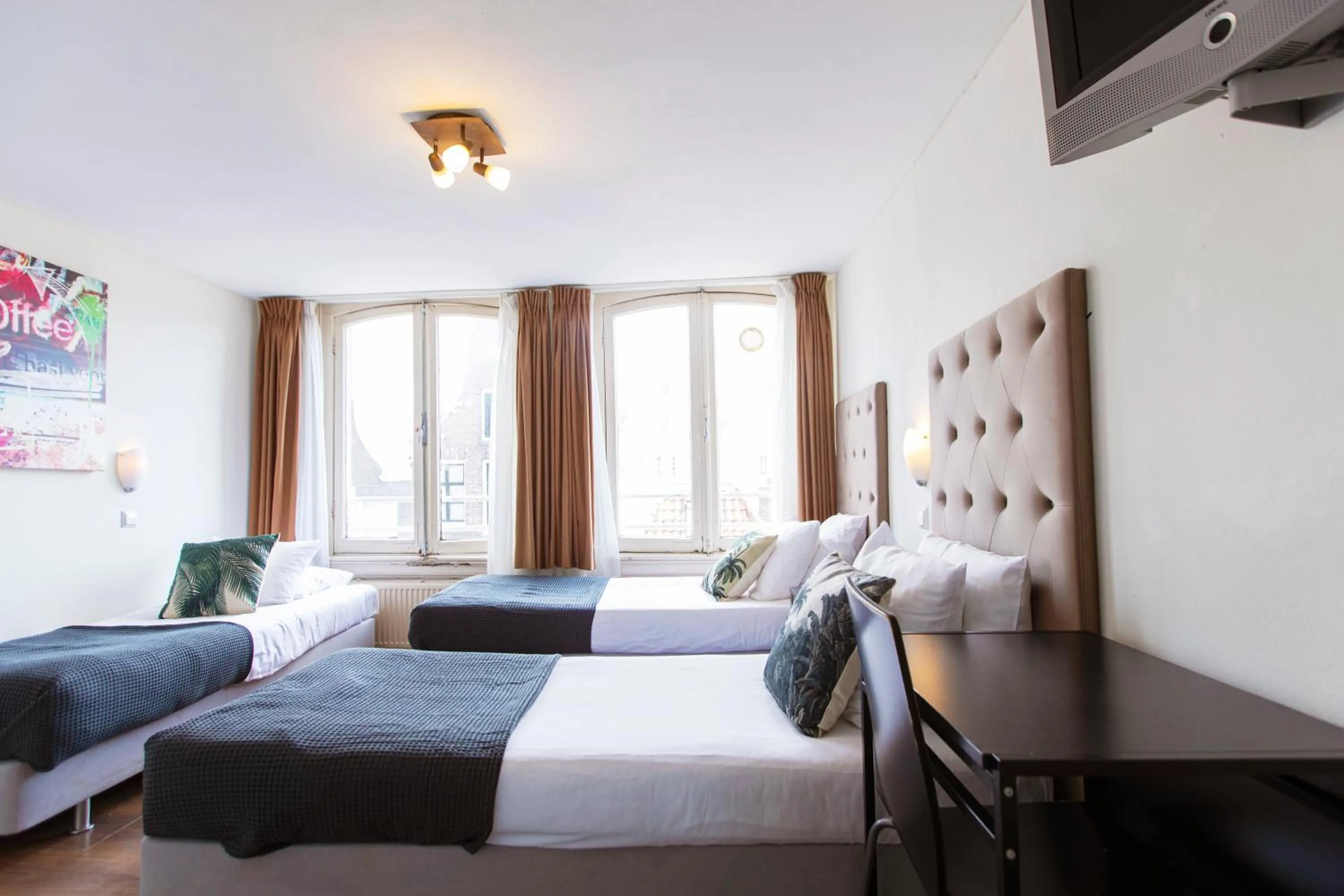 Bed in Quentin Arrive Hotel