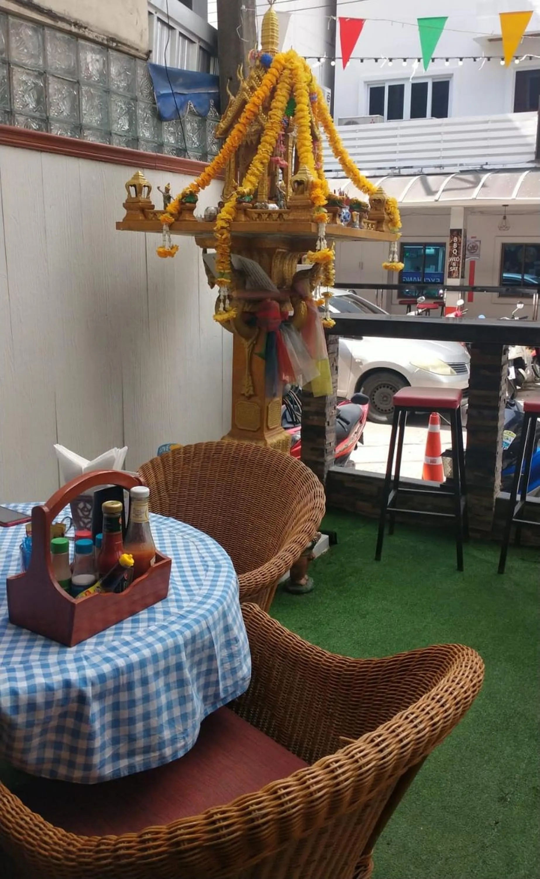 Restaurant/places to eat in Orchid Residence