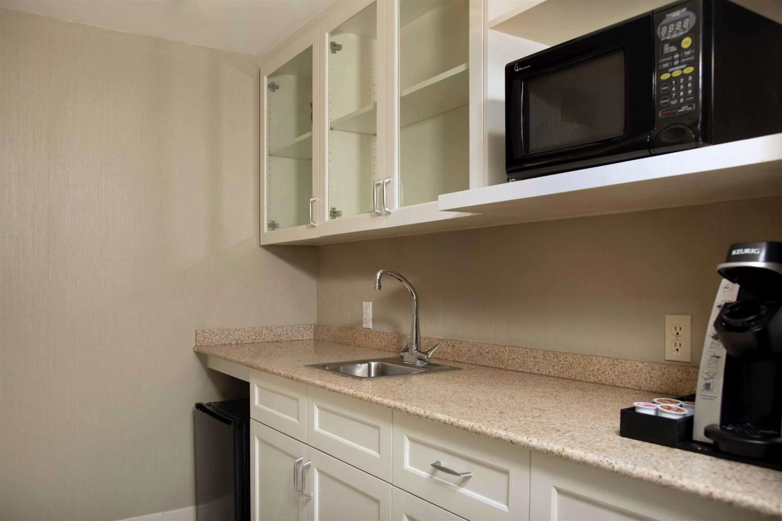 Kitchen or kitchenette in Hilton Garden Inn Auburn Riverwatch