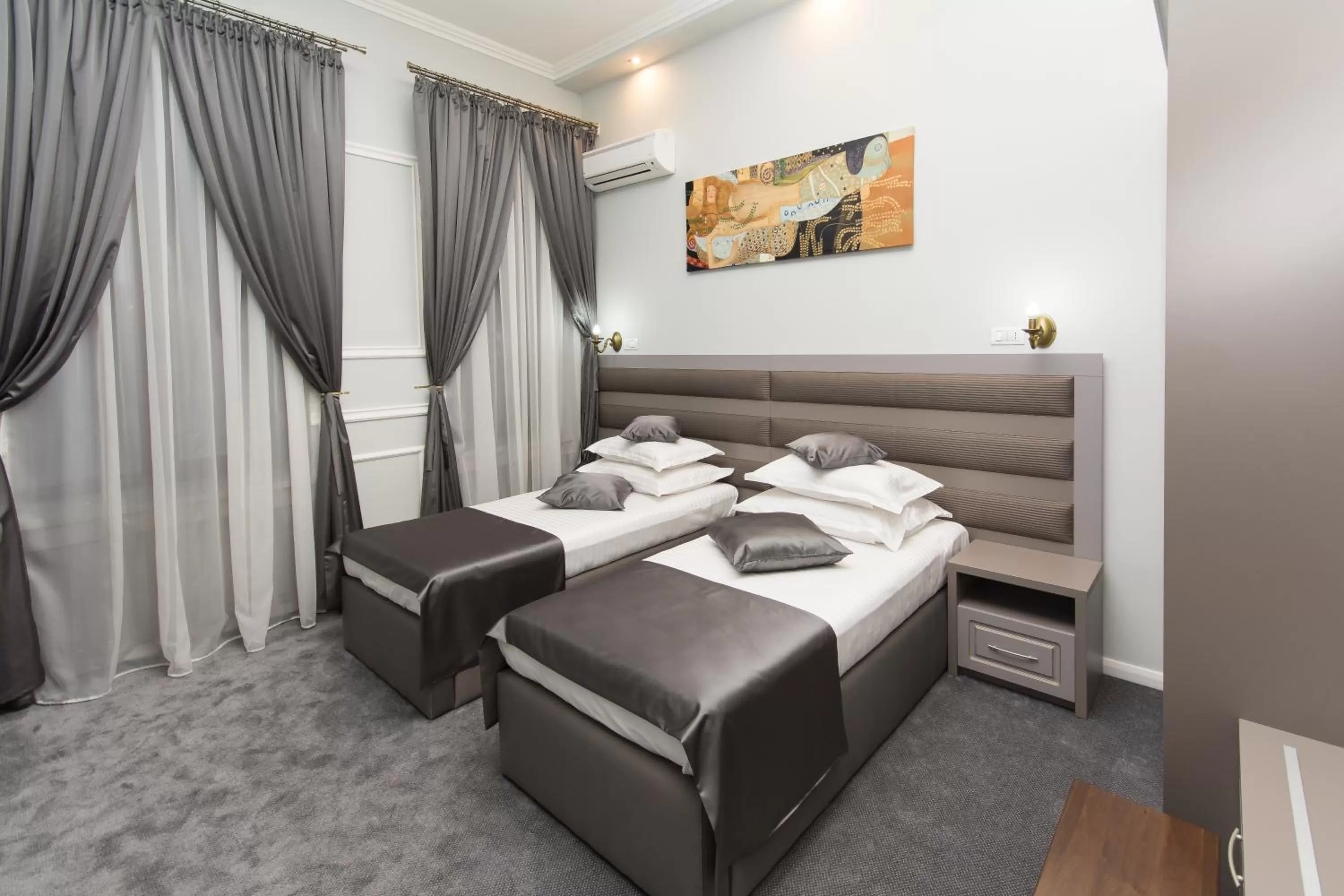 Bed in La Strada Boutique Villa