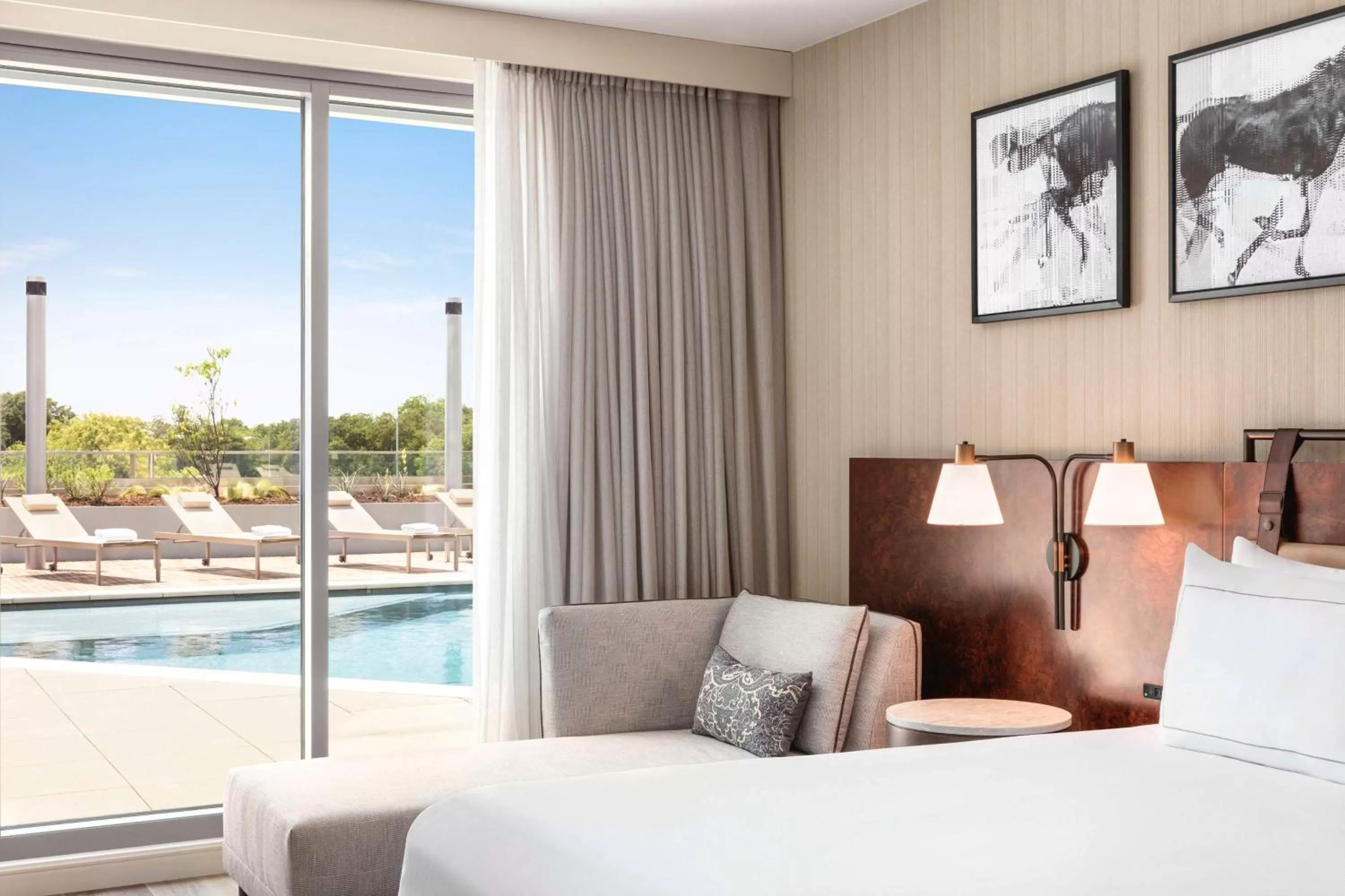 Living room, Bed in Doubletree By Hilton Abilene Downtown Convention Center