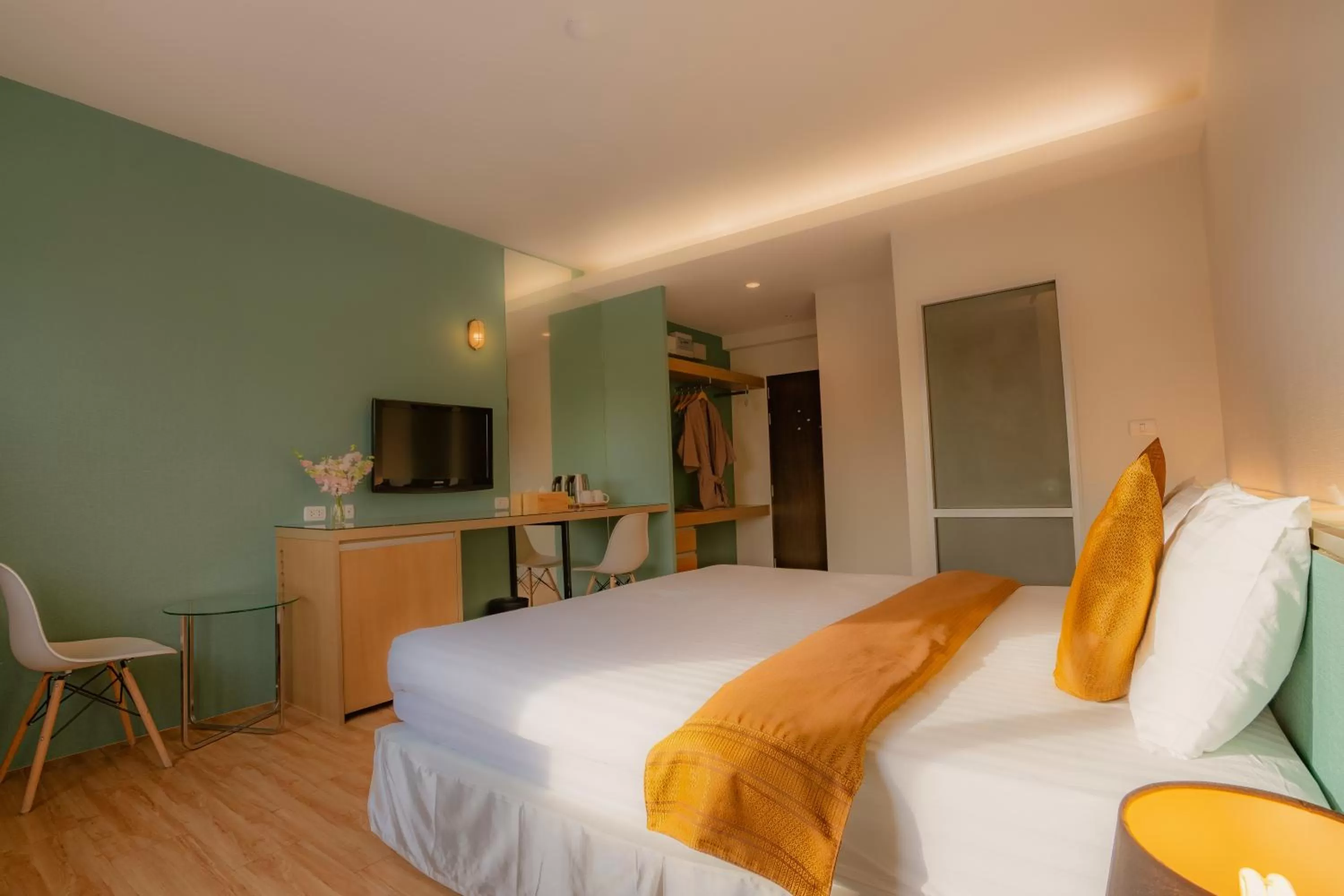 Photo of the whole room, Bed in Peace Land Khaosan