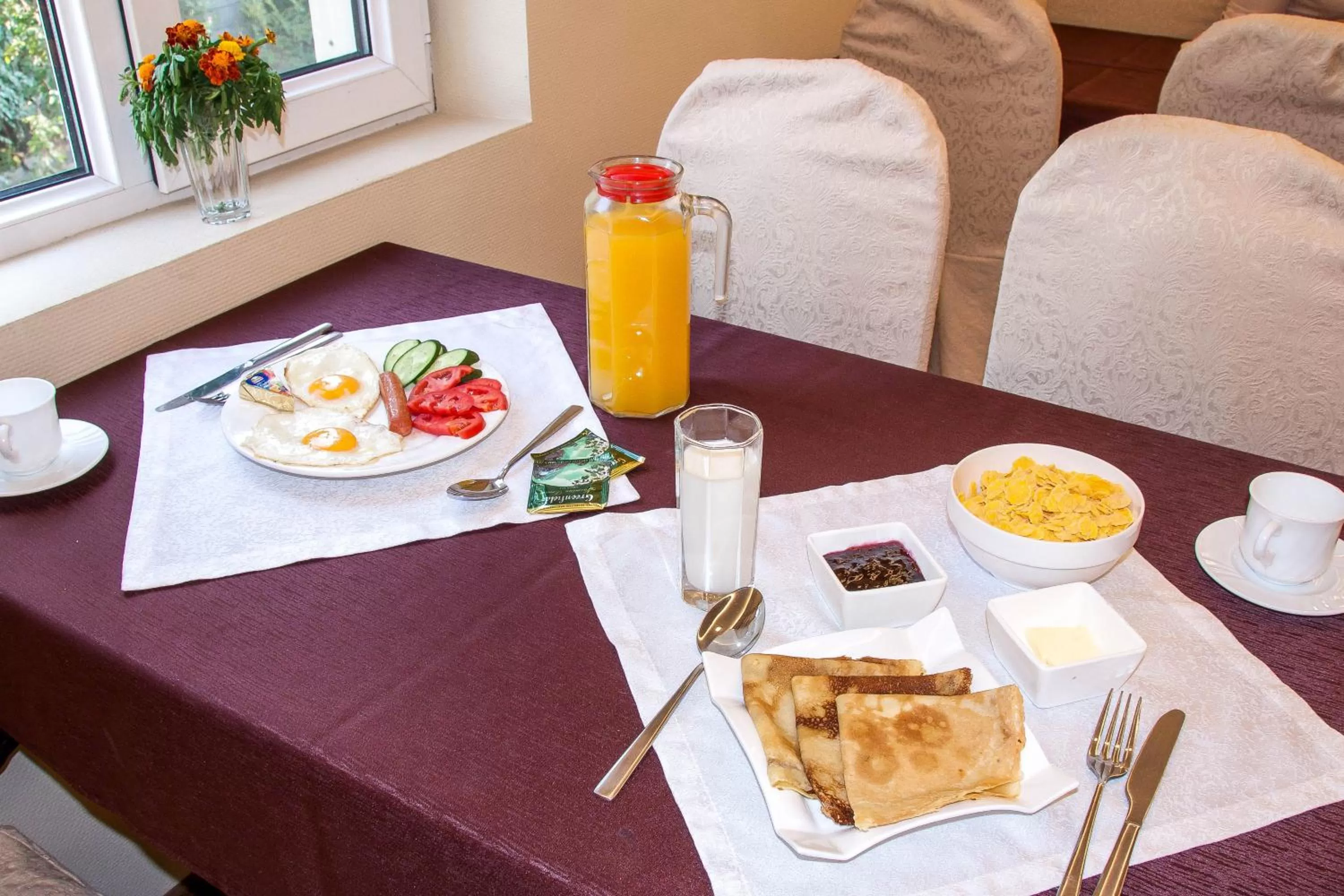 Restaurant/places to eat in Salut Hotel