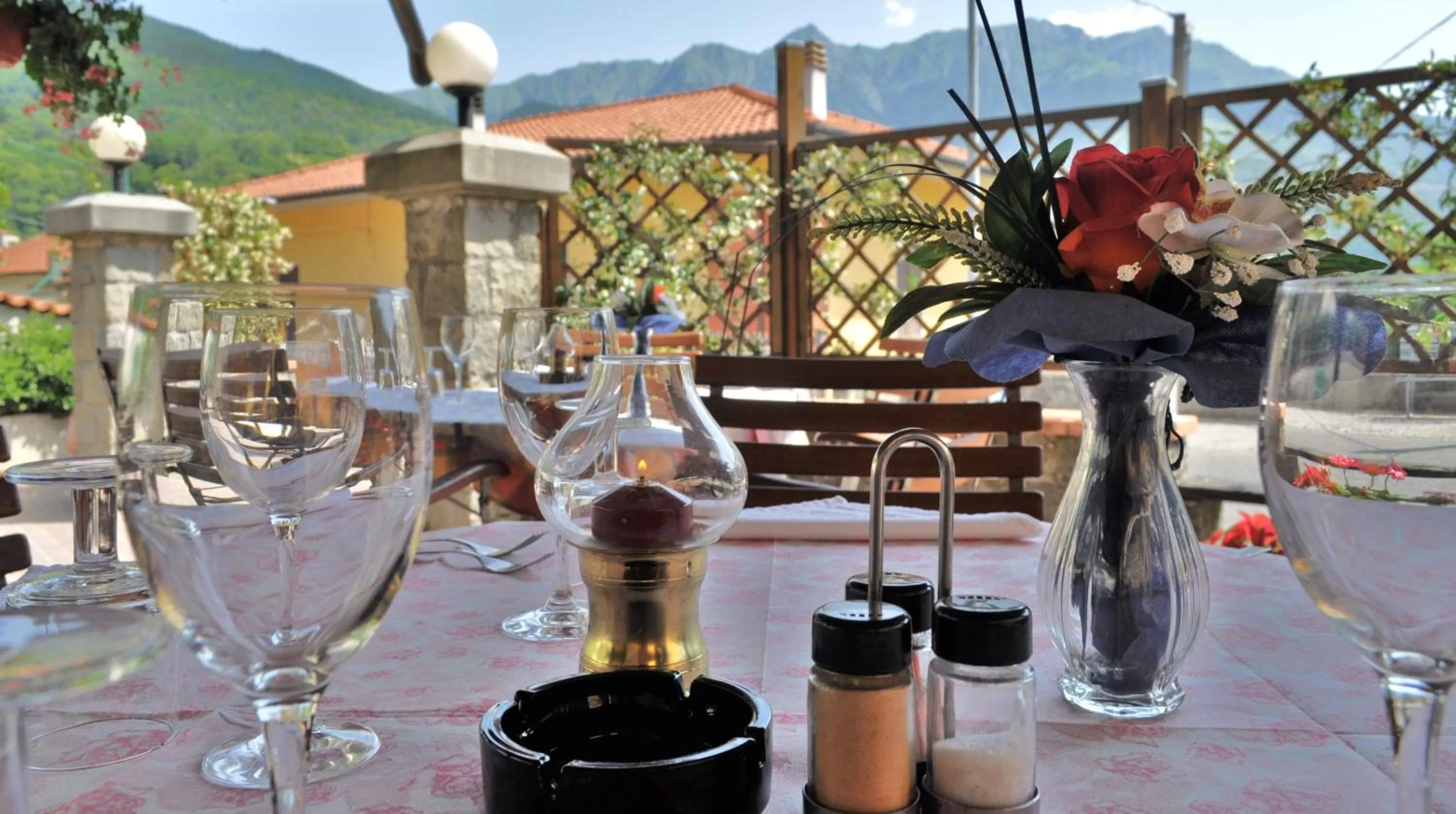 Restaurant/places to eat in Albergo Miramonti