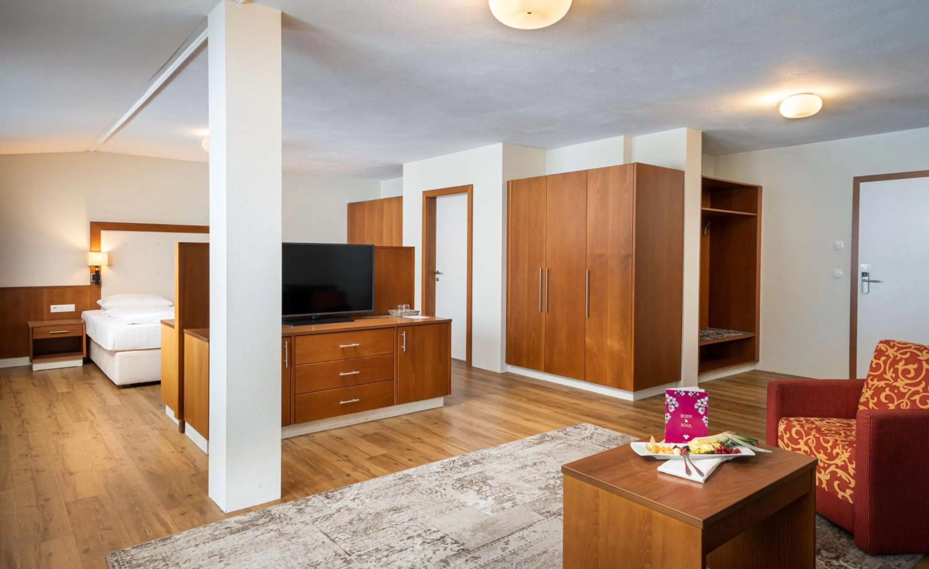 Photo of the whole room in KUHOTEL by Rilano