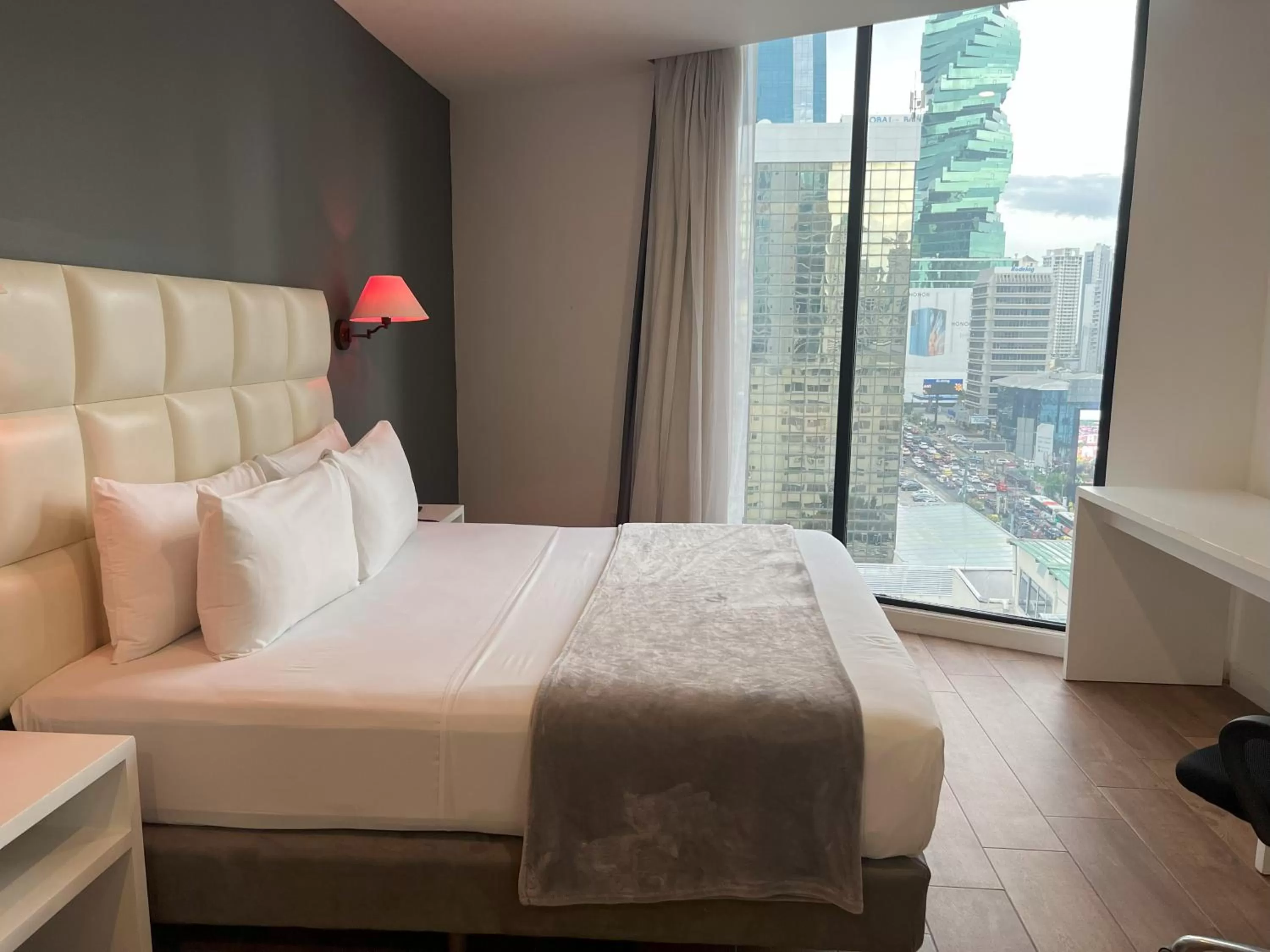 View (from property/room), Bed in Hotel Mio Panamá