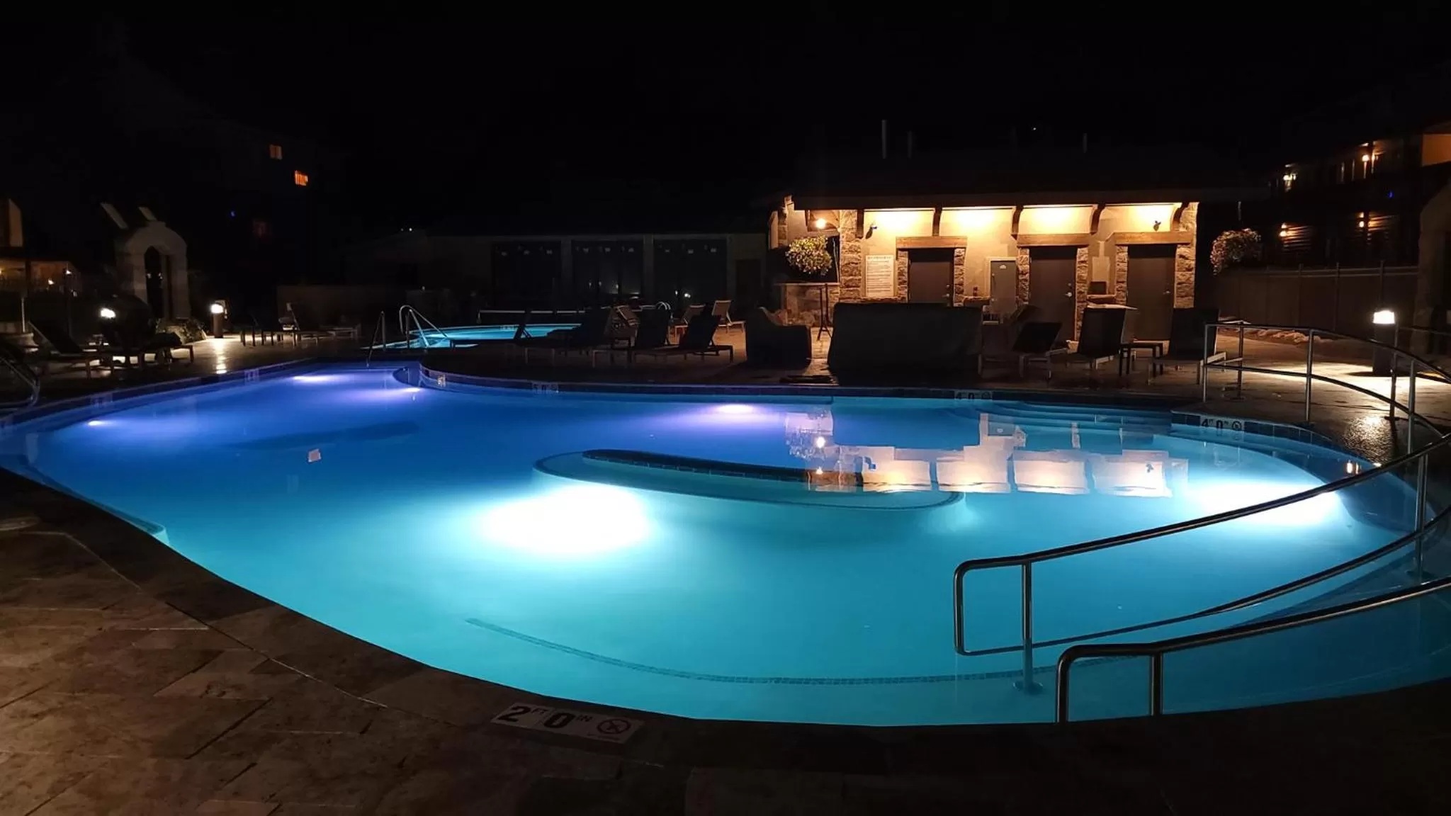 Twin Peaks Lodge & Hot Springs