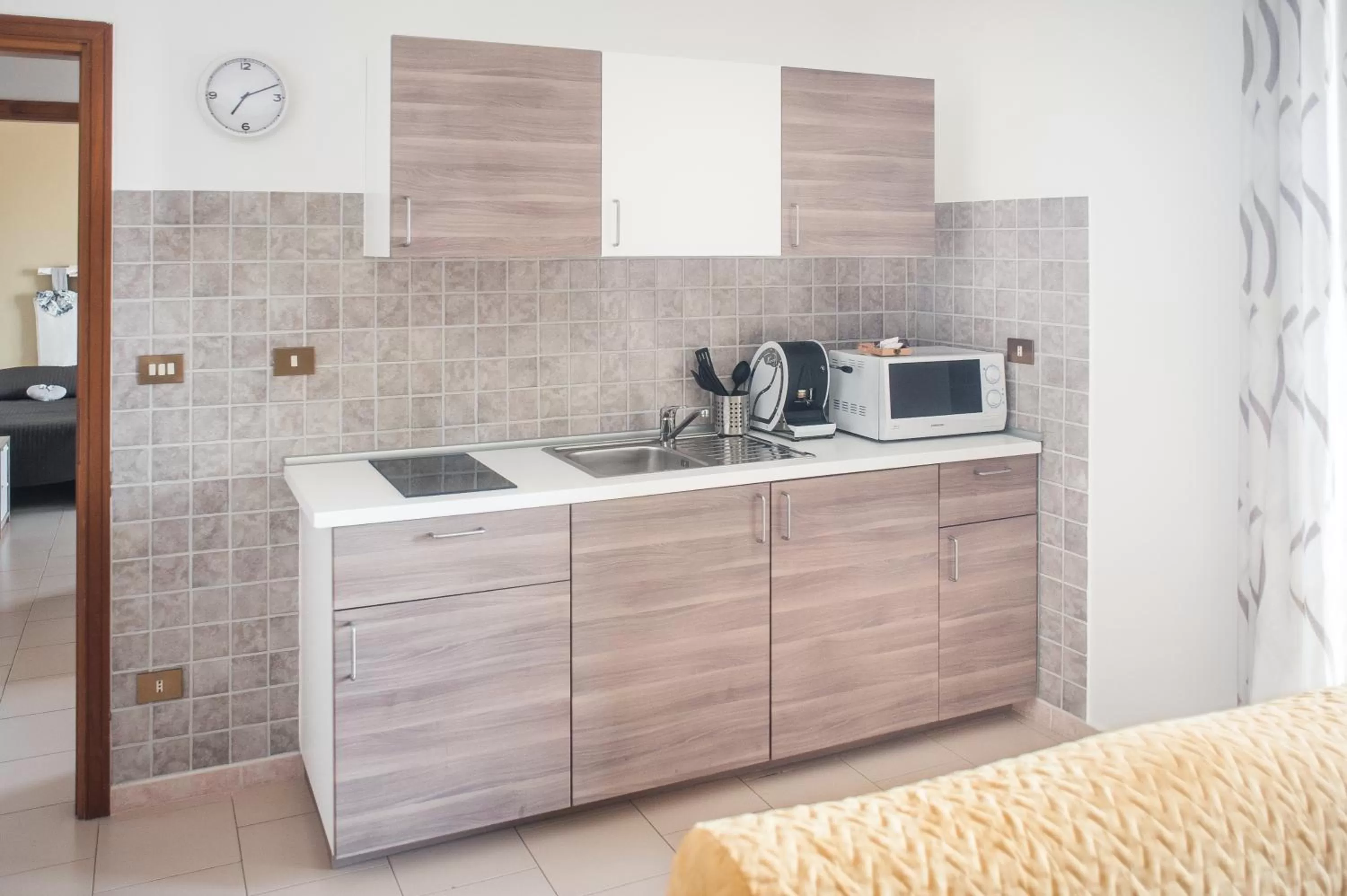 Coffee/tea facilities in Pompei Suite