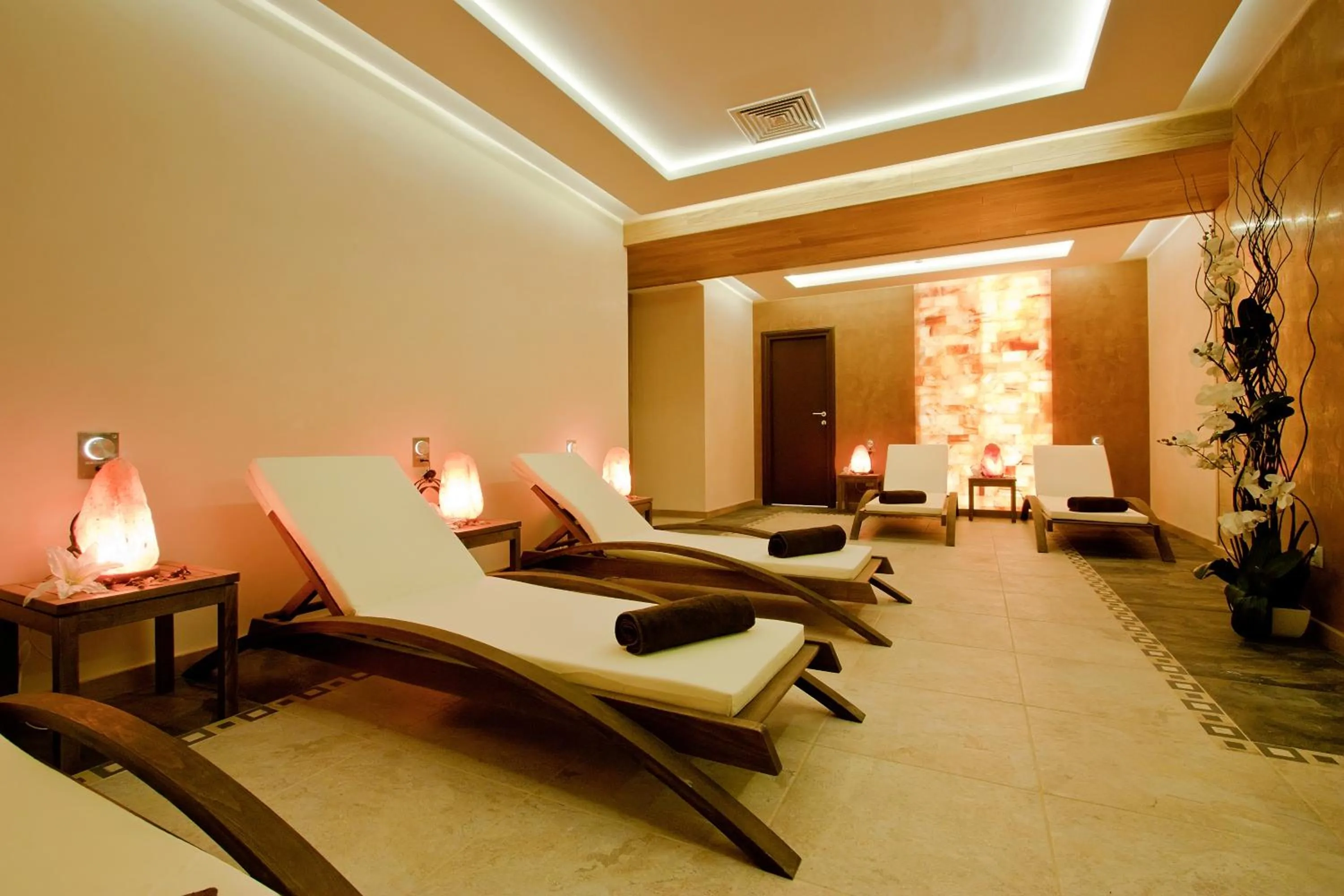 Spa and wellness centre/facilities in Earth & People Hotel & SPA - Free Parking & Swimming Pool