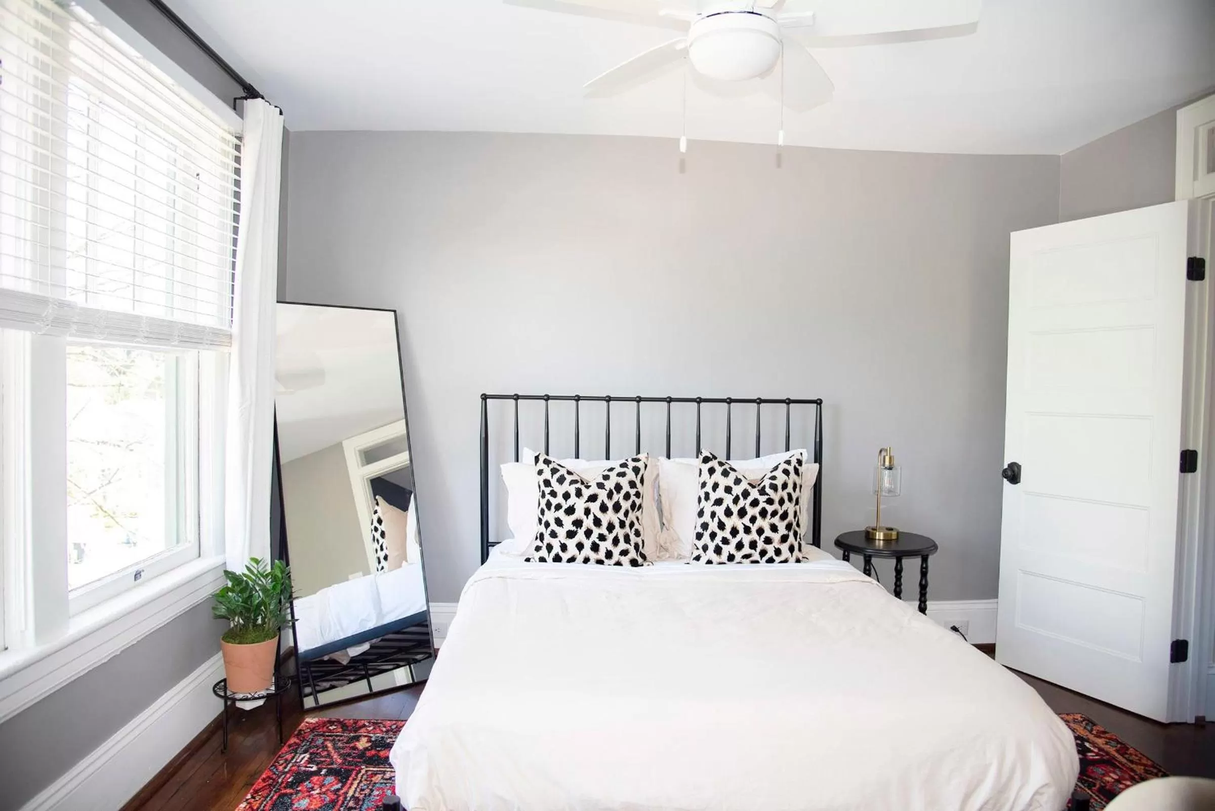 Bed in The Railway Suite - The Historic Winona House