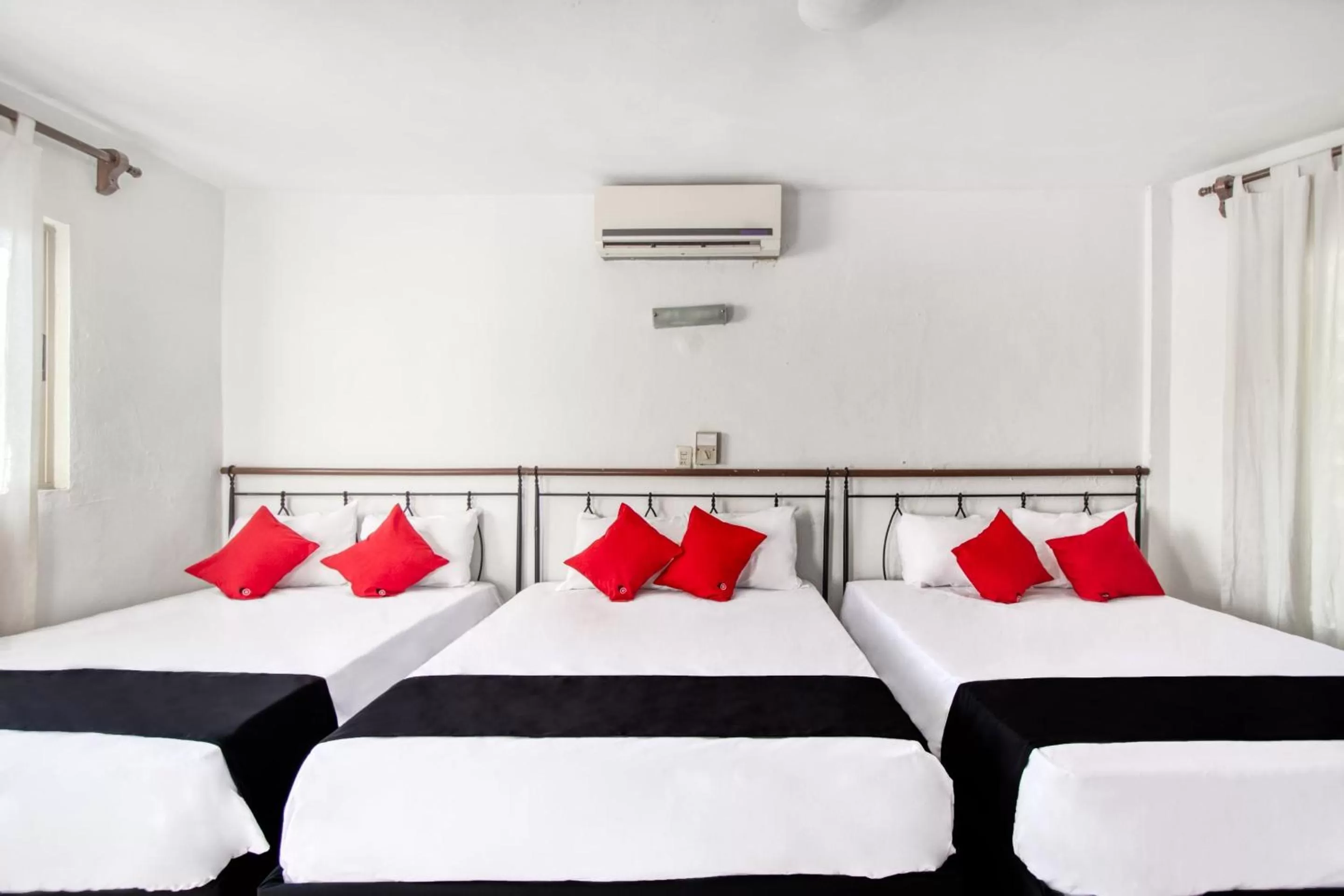 Bedroom, Bed in Hotel San Carlos