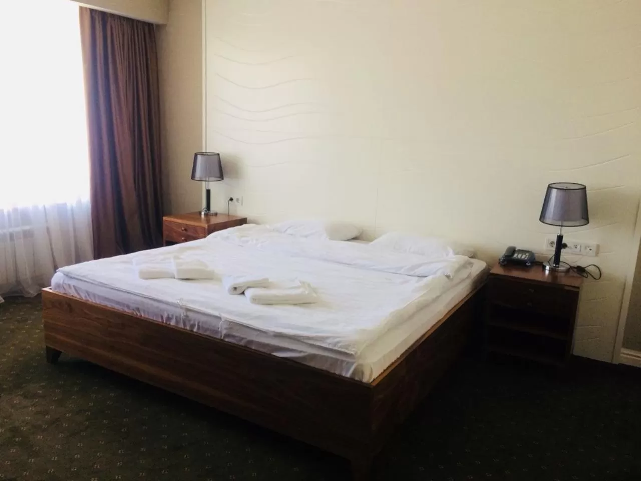 Bedroom, Bed in The Square