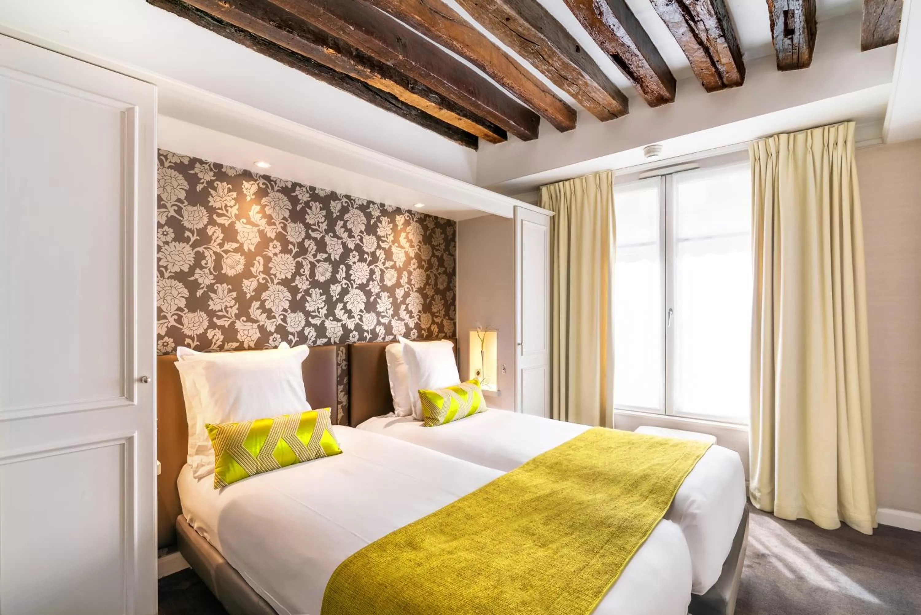Photo of the whole room, Bed in Hôtel Duo